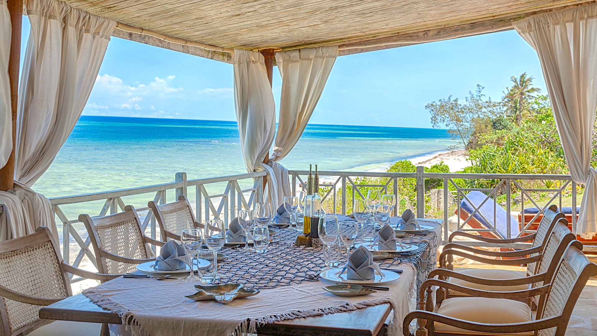  Africa, Kenya, Alfajiri, Cliff Dining Area and Beach View