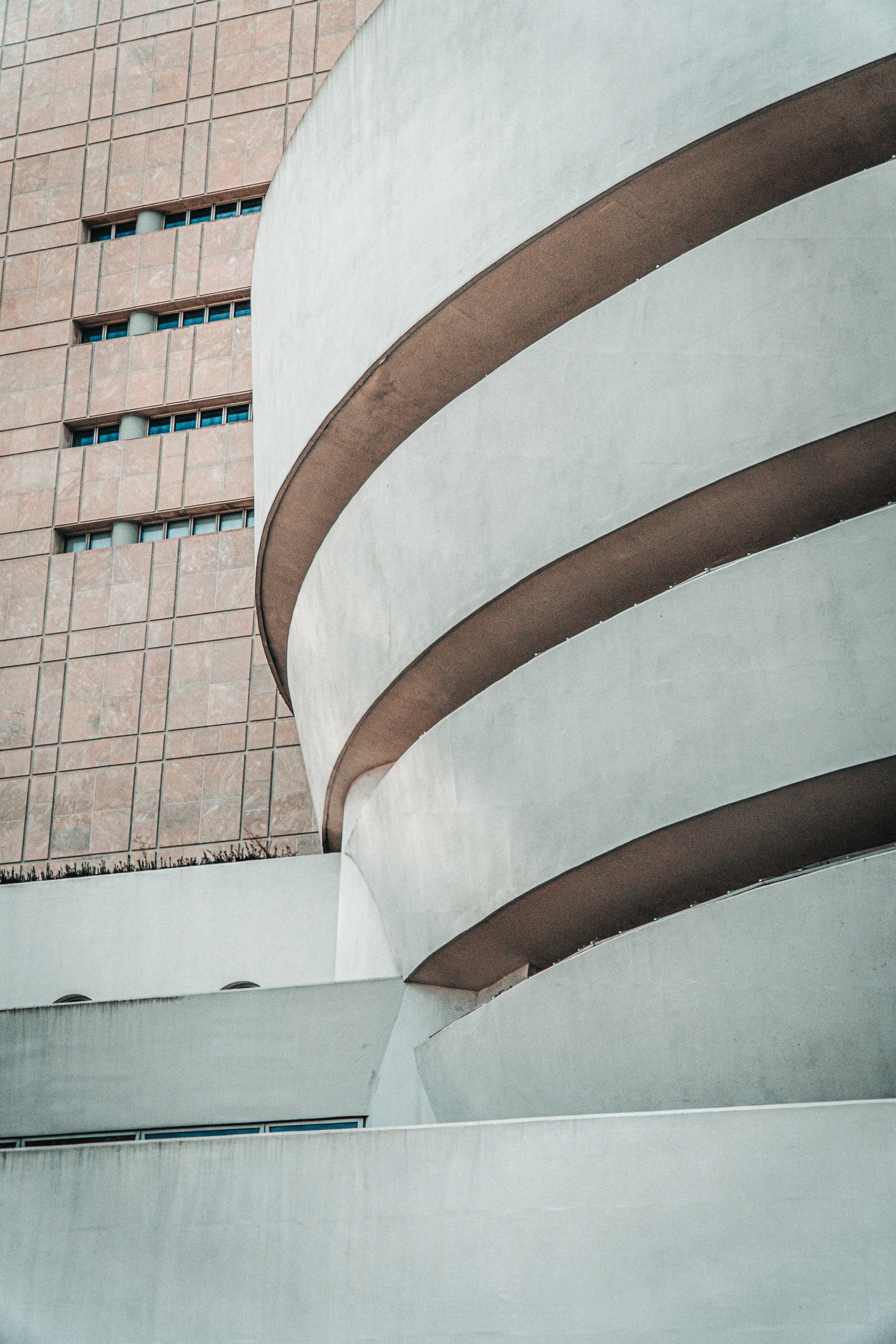 Concrete curving exterior of the Guggenheim Museum in New York