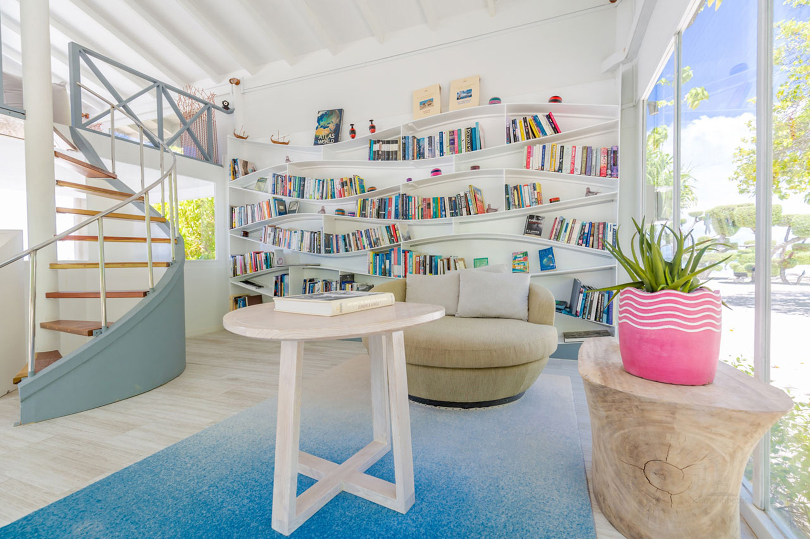 Indian Ocean, Maldives, LUX* South Ari Atoll Resort & Villas, Library