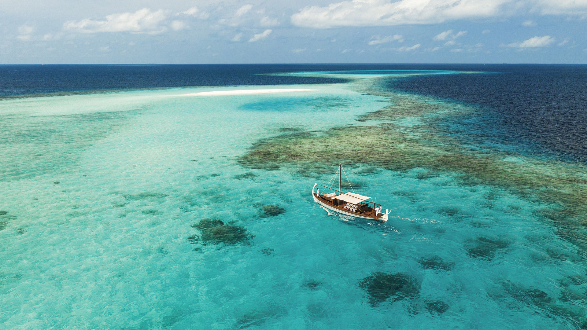 Indian Ocean, Maldives, One&Only Reethi Rah, Dhoni at Sea