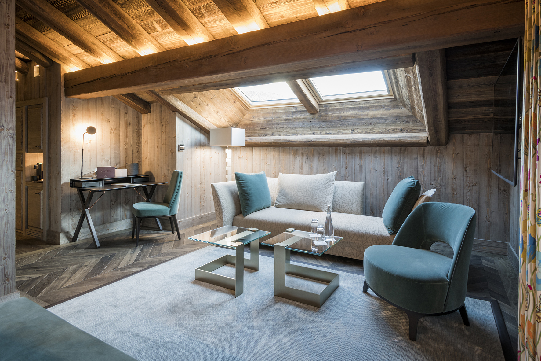 Ski & Snow, France, Megeve, Armancette, junor suite 