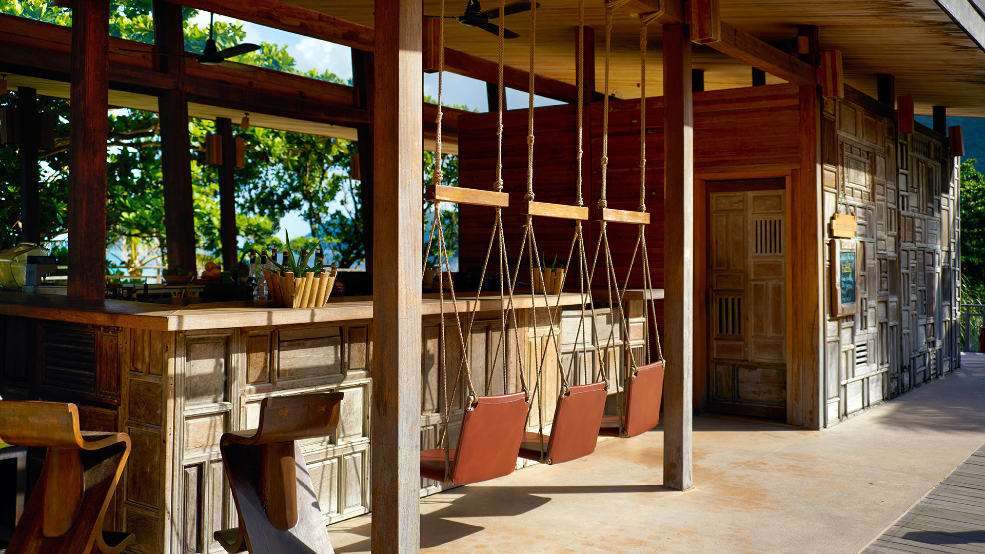  Worldwide, Vietnam, Six Senses Can Dao, Elephant Bar