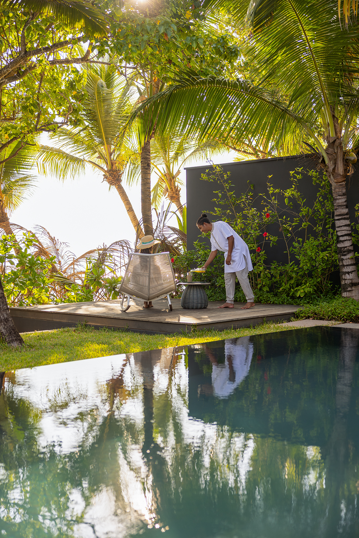 Indian Ocean, Seychelles, Cheval Blanc, poolside service