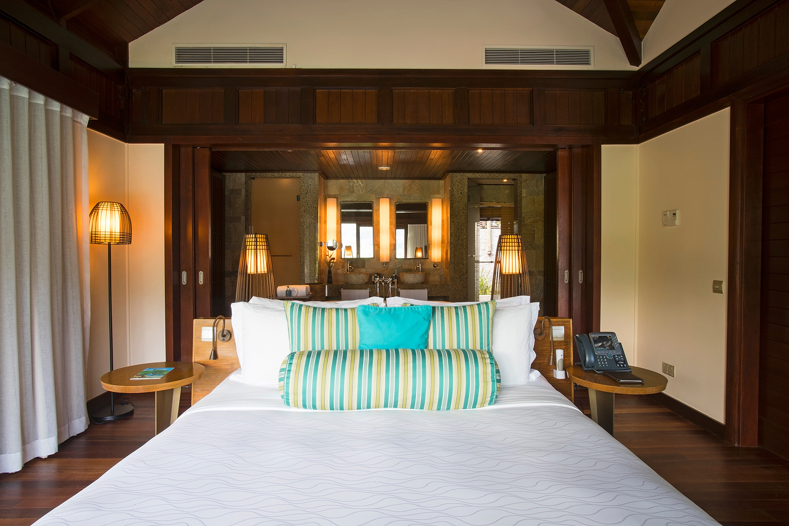 Indian Ocean, Seychelles, Constance Ephelia, Villa bedroom