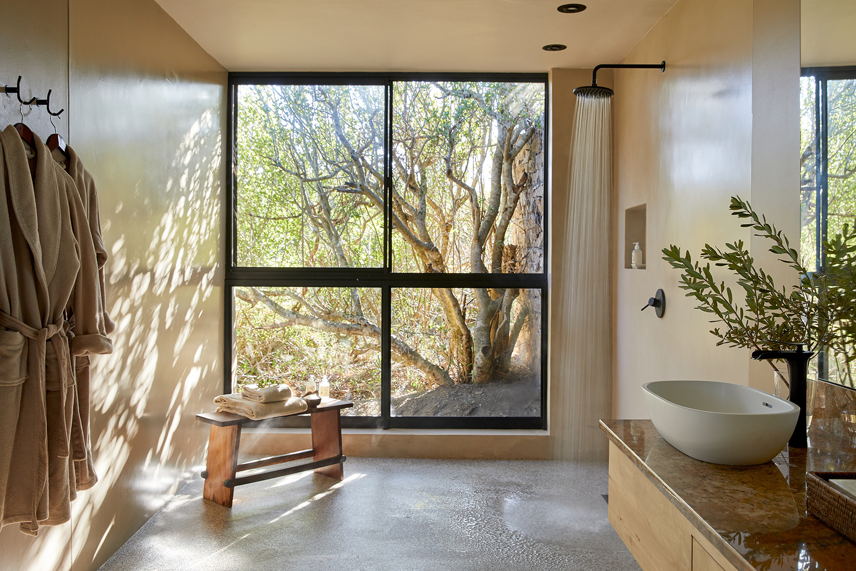 Africa, South Africa, Kwandwe Private Game Reserve, Ecca Lodge, shower room