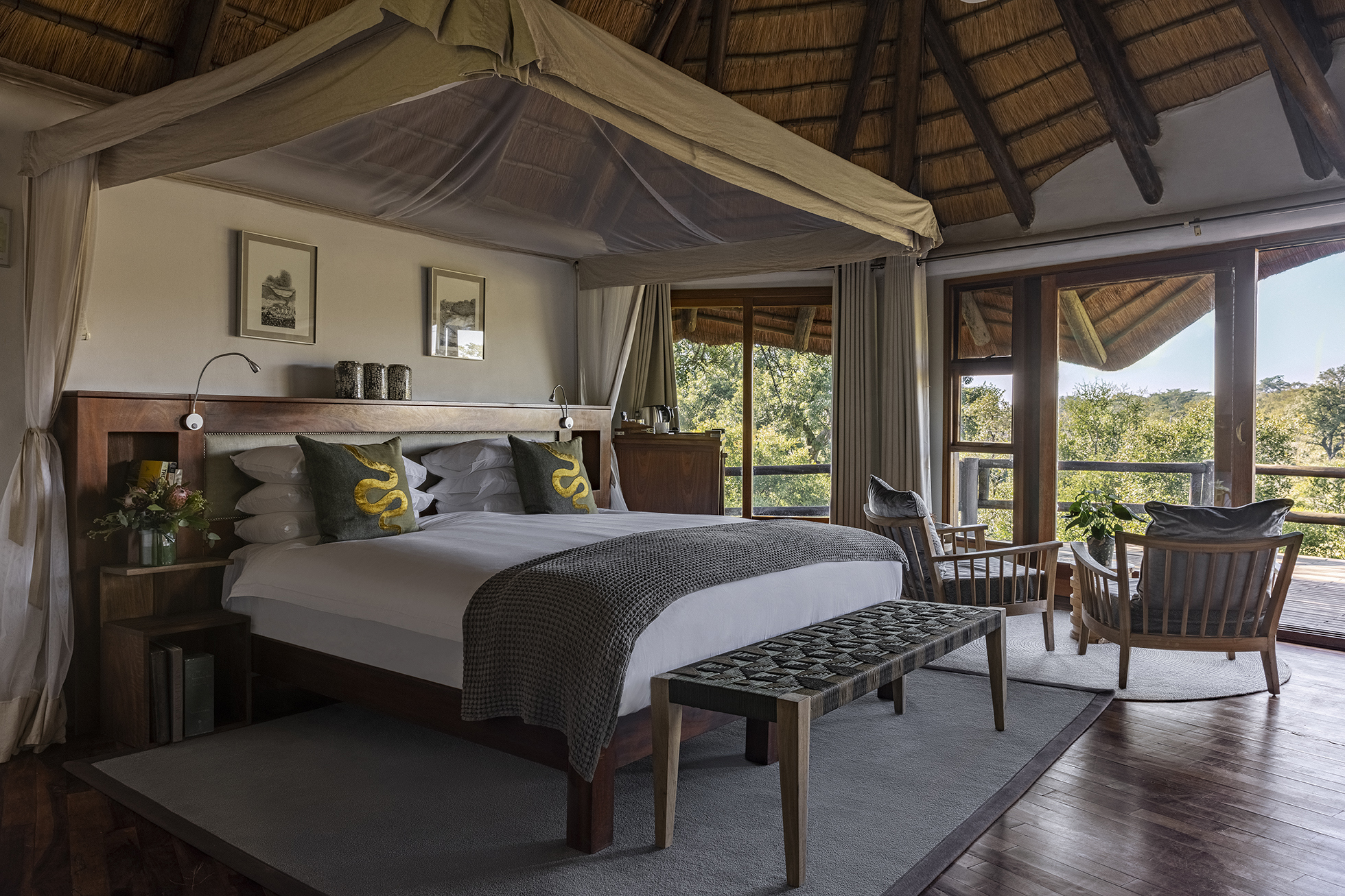  Africa, South Africa, Ulusaba Safari Lodge, Elephant room bed
