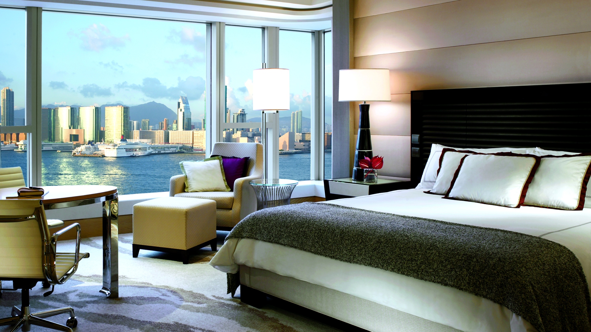 Asia, Hong Kong, Four Seasons Hotel Hong Kong, Bedroom suite