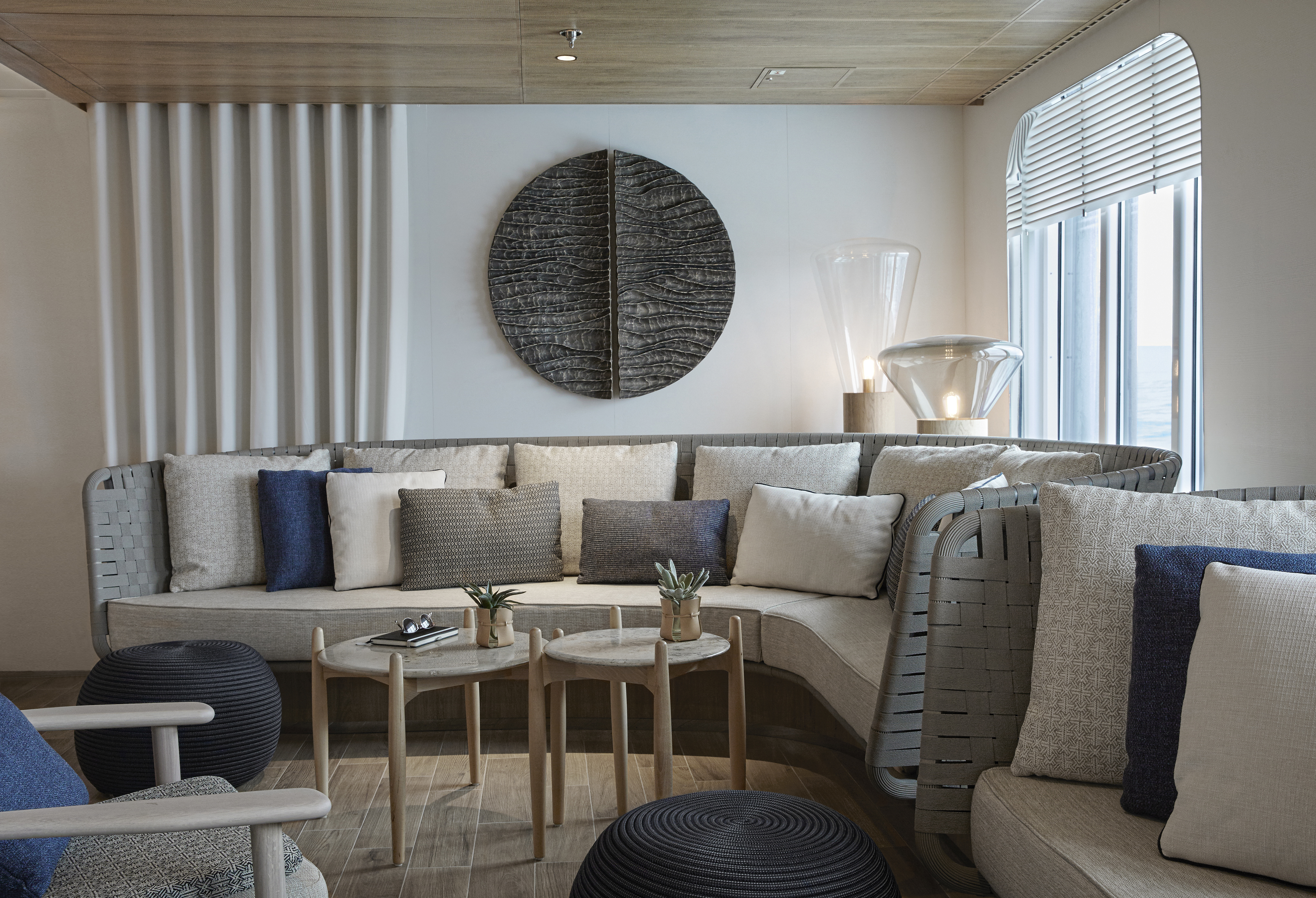 PONANT, Cruises, Main lounge