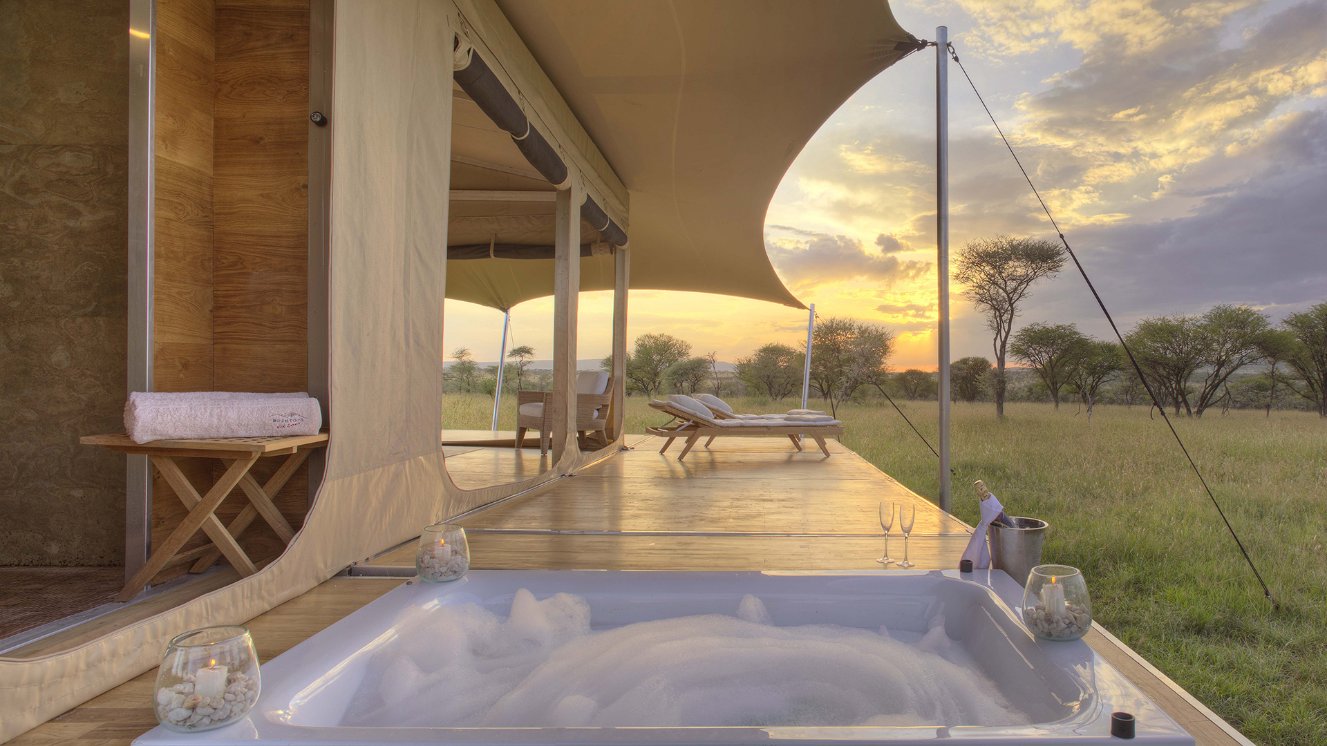 Africa, Tanzania, Roving Bushtops, Hot tub