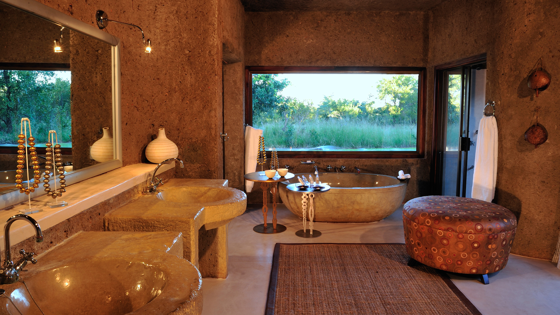  Africa, South Africa, Sabi Sabi Earth Lodge, Amber Presidential Bathroom