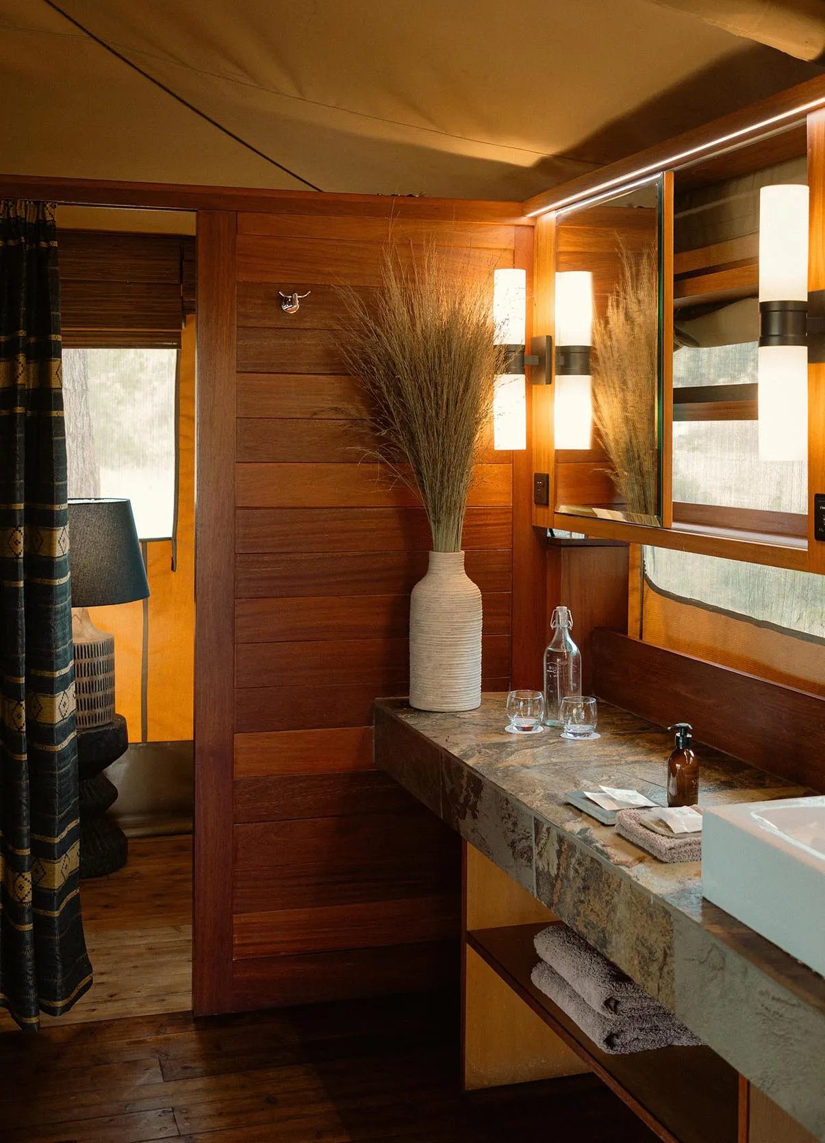 Africa, Tanzania, Serengeti Bushtops, bathroom vanity 