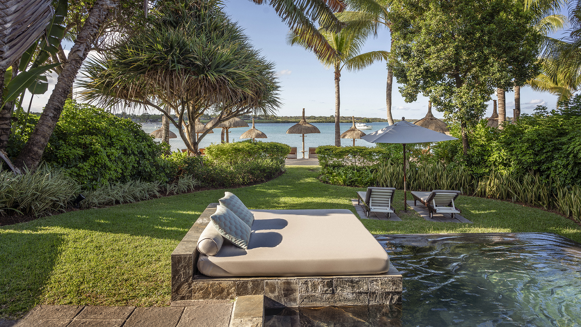 Indian Ocean, Mauritius, Four Seasons Mauritius at Anahita, Pool Lounger