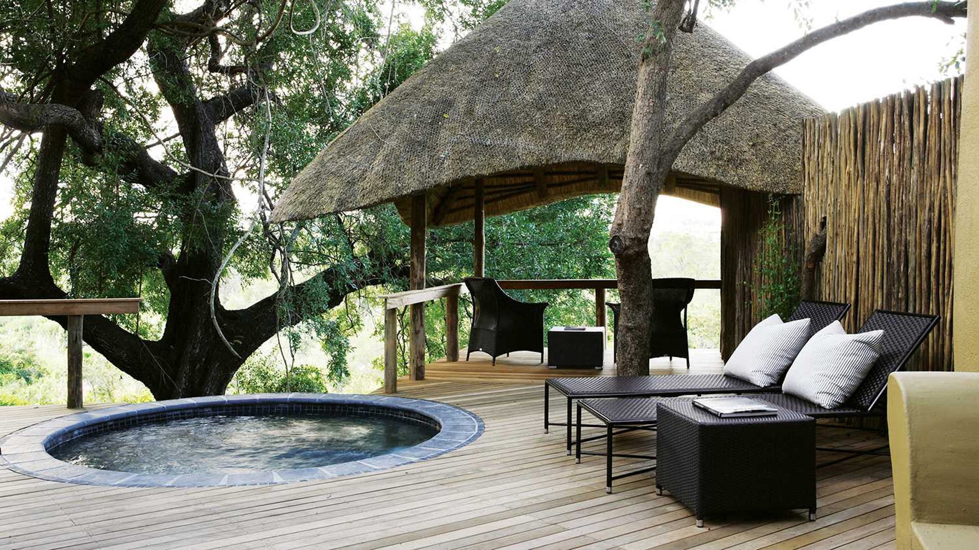 Africa, South Africa, Londolozi Varty Camp, Plunge pool