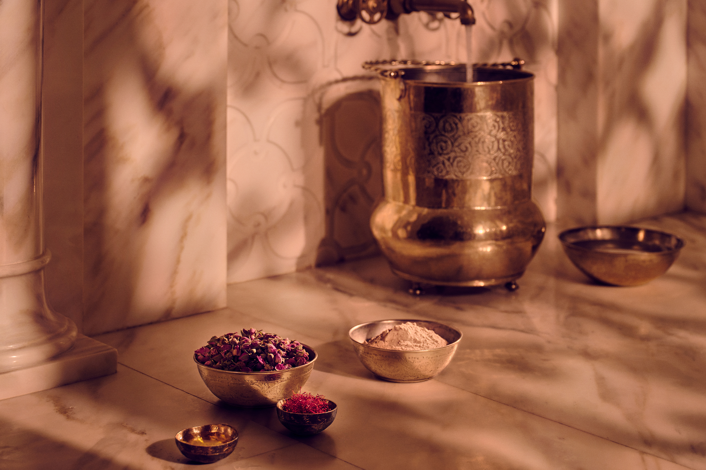 The ingredients used in the Hammam within gold bowls