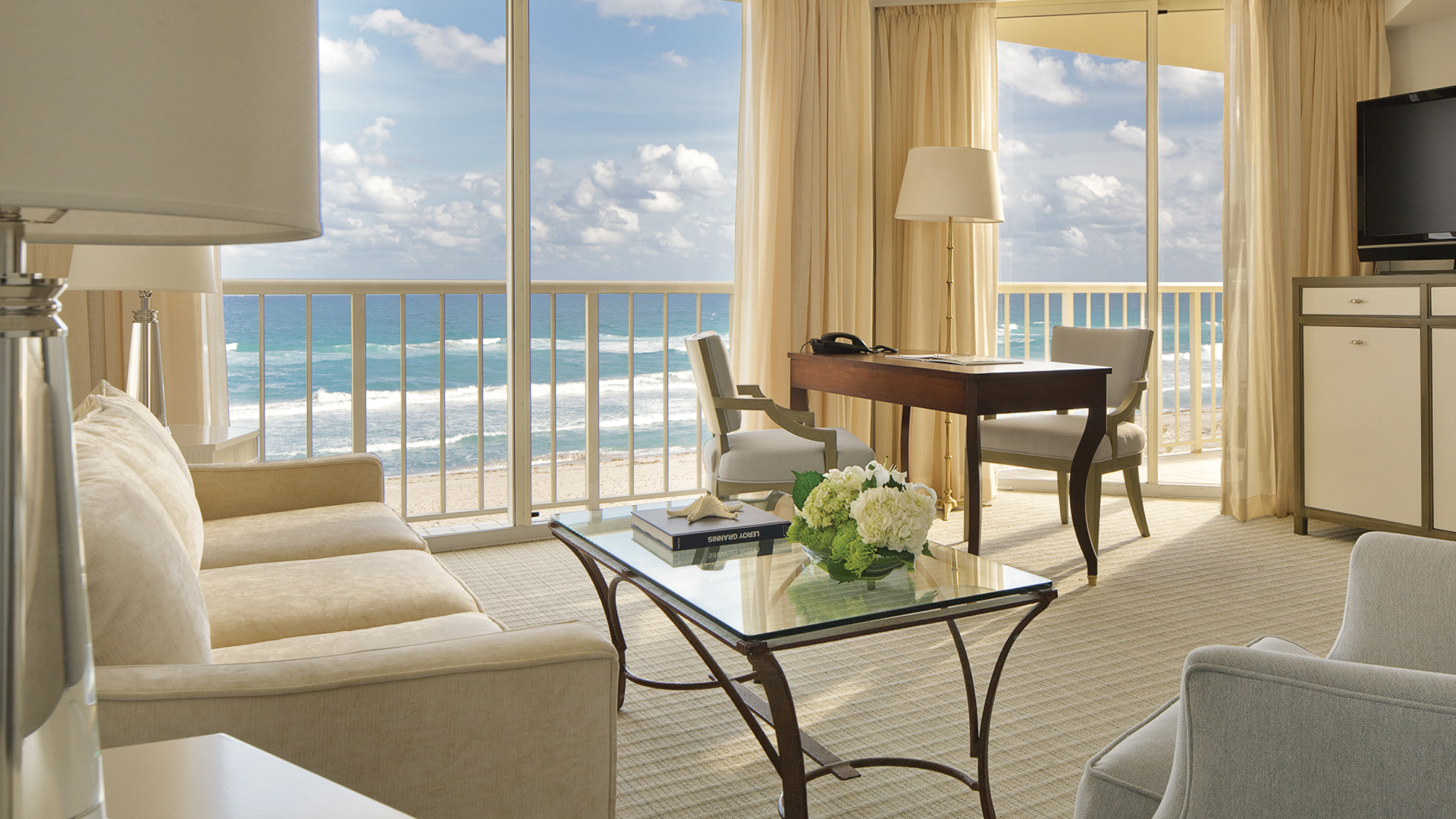  North America & Canada, Florida, Palm Beach, Four Seasons Resort Palm Beach, Oceanfront Suite