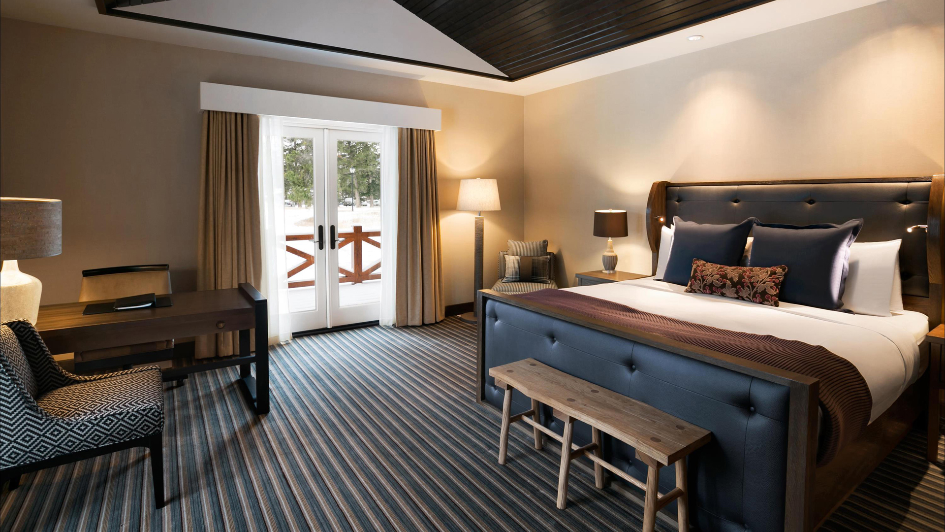  USA, Luxury Canada Holidays, Fairmont Jasper Park Lodge, Stanley Thompson Bedroom