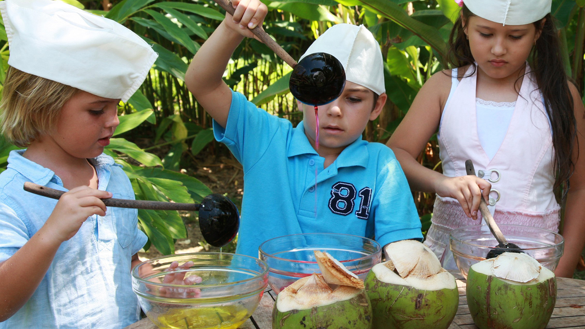 Soneva Kiri Children making food