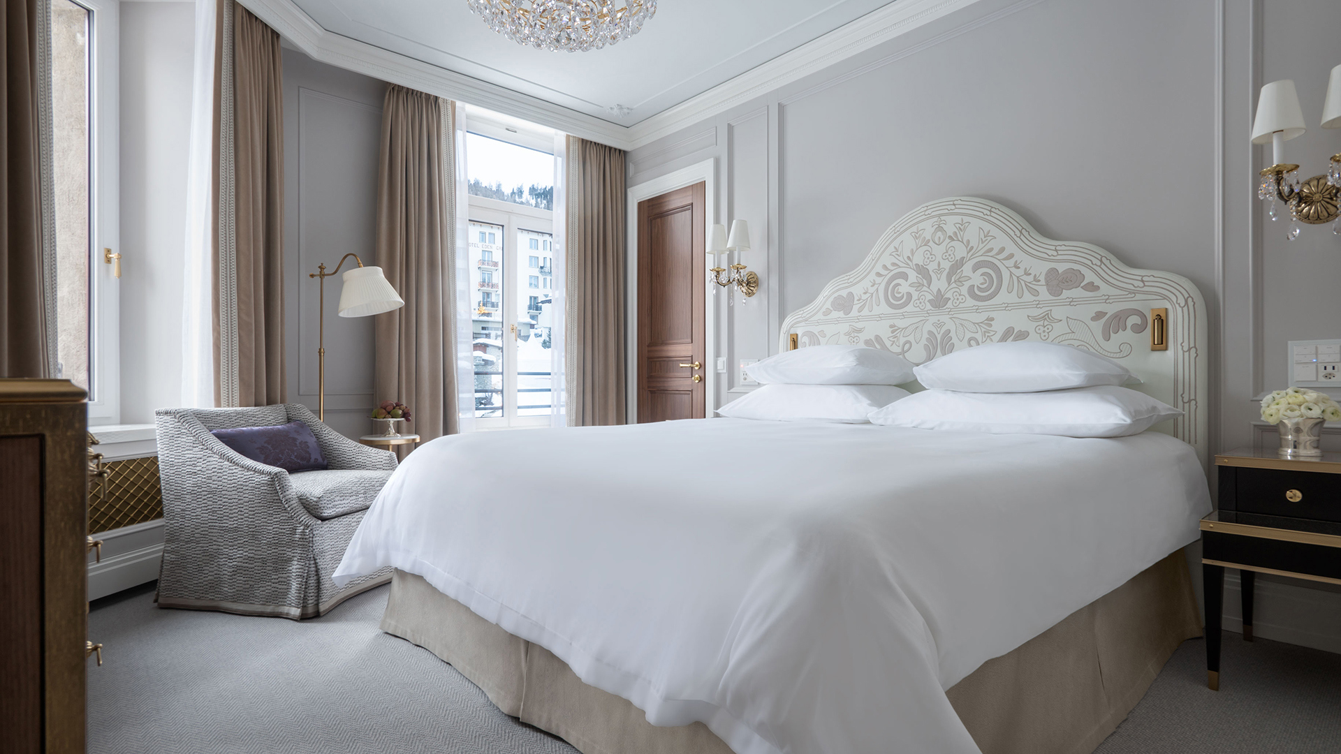 Ski & Snow, St Moritz, Switzerland, Badrutt's Palace Hotel, Deluxe Suite bed