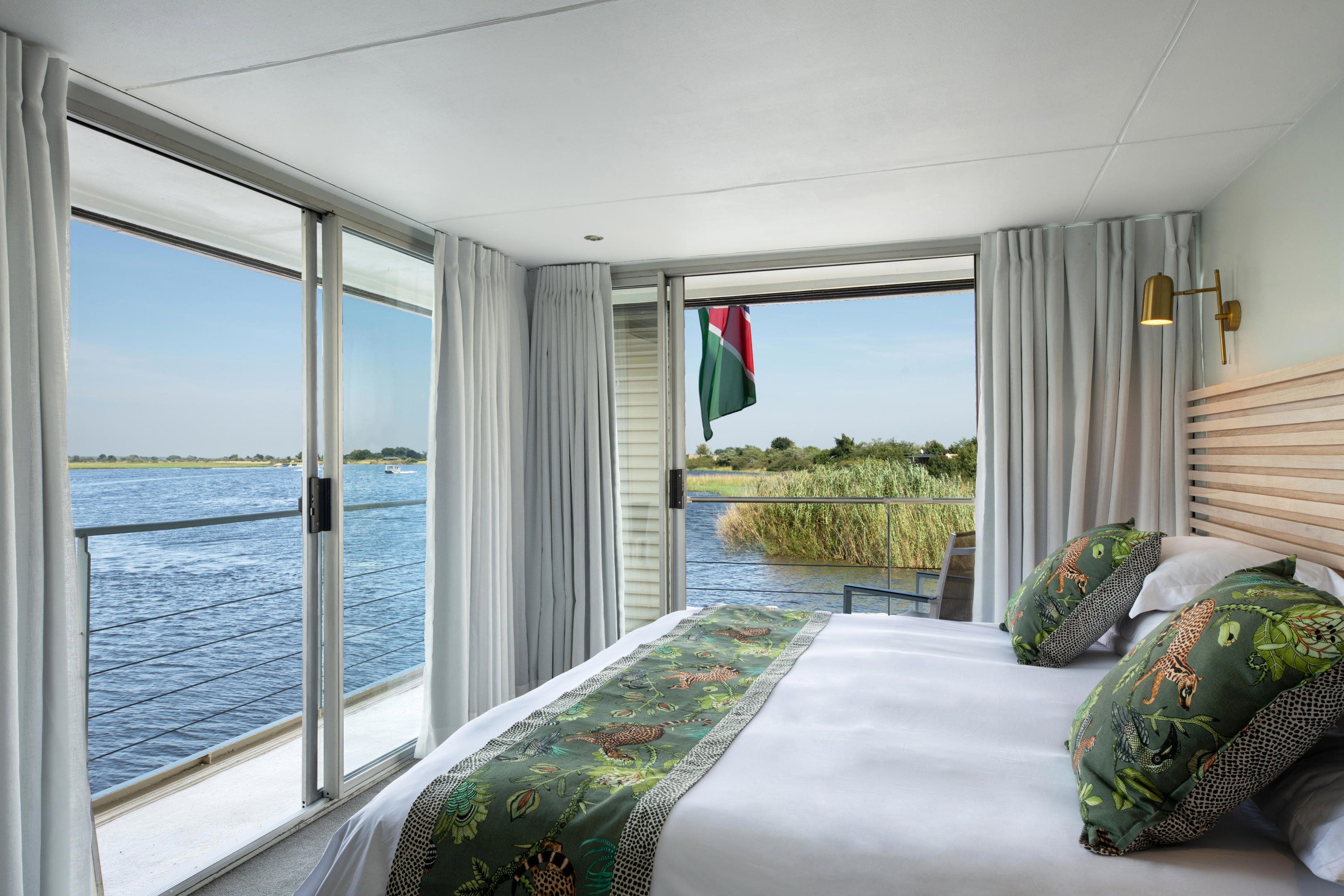 Suite with panormaic windows in Zambezi Queen