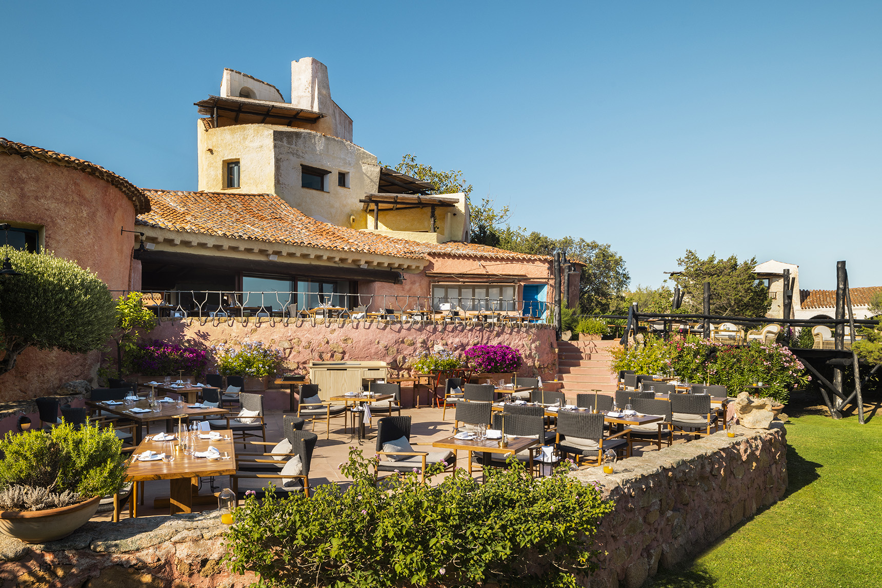 Europe, Italy, Sardinia, Hotel Cala di Volpe, outdoor seating at restaurant Matsuhisa