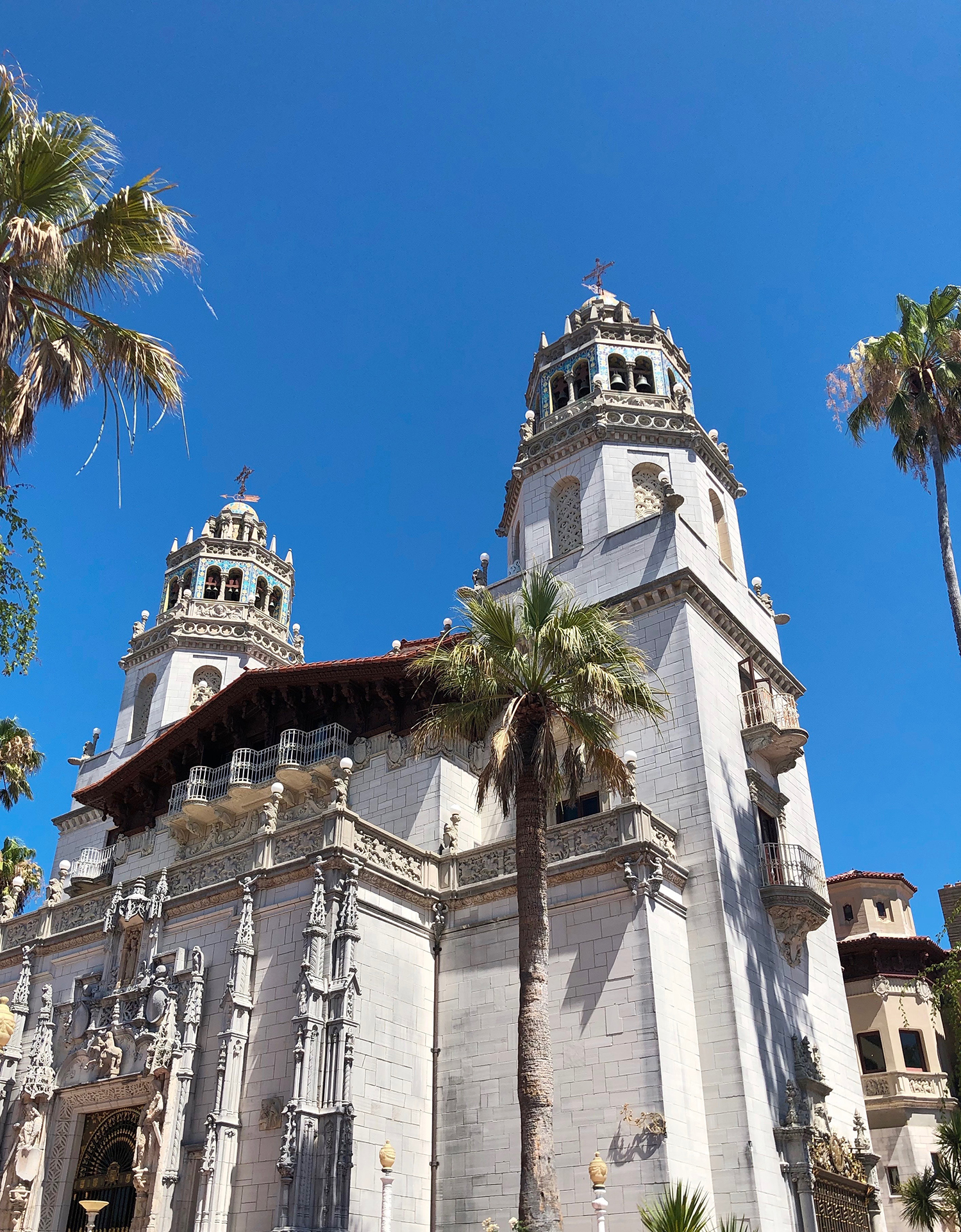 White brick building at Hearst Castle Visitor Center