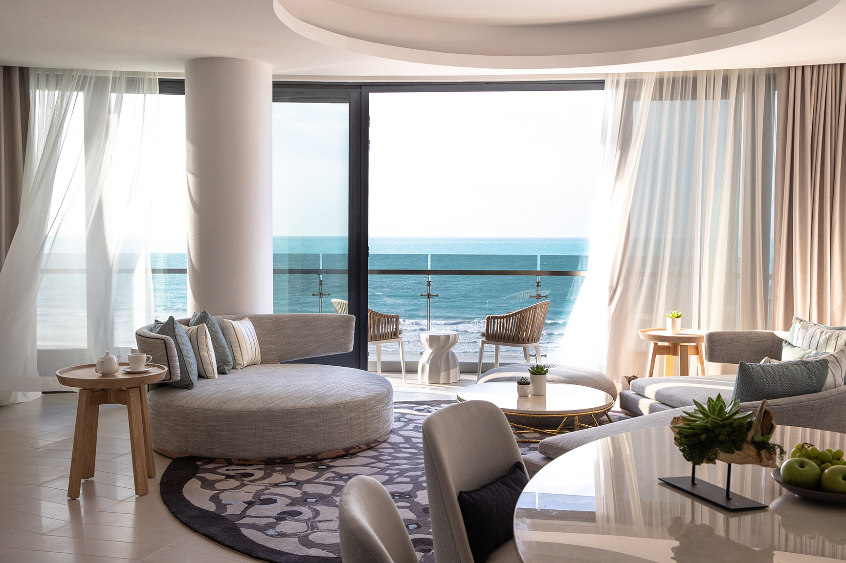 Arabia, Abu Dhabi, Jumeirah Saadiyat Island, Panoramic Suite Lounge 