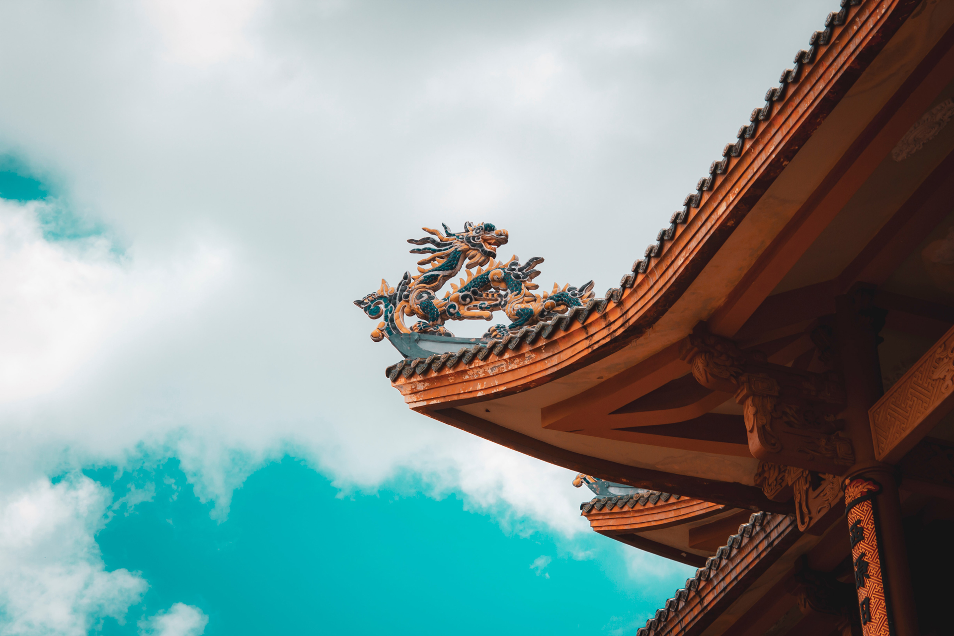 Corner of the roof of the Hsing Tian Kong in Taipei which has a dragon design on it