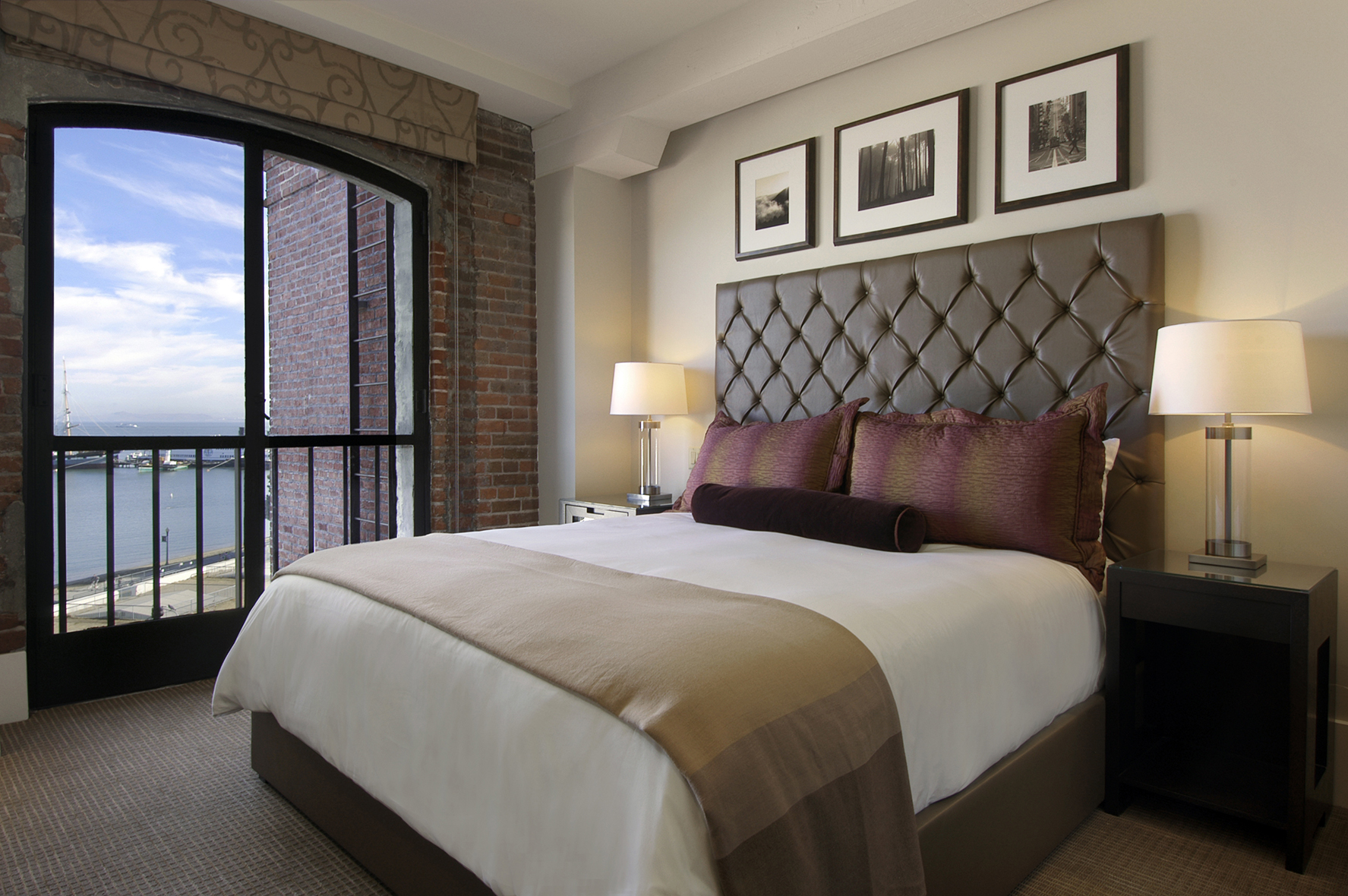 North America, California, San Francisco, Fairmont Heritage Place Ghirardelli Square, bedroom 