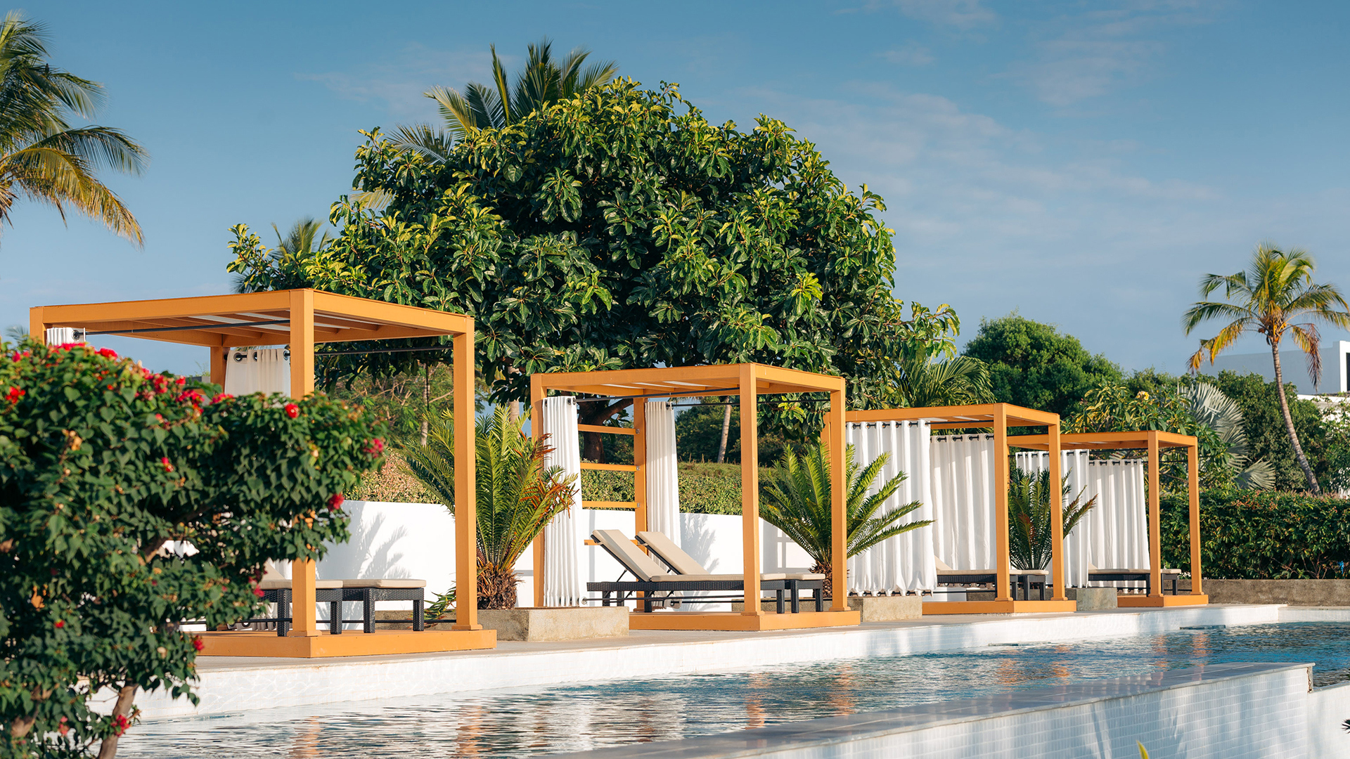  Africa, Zanzibar, Safirablu, Pool Loungers