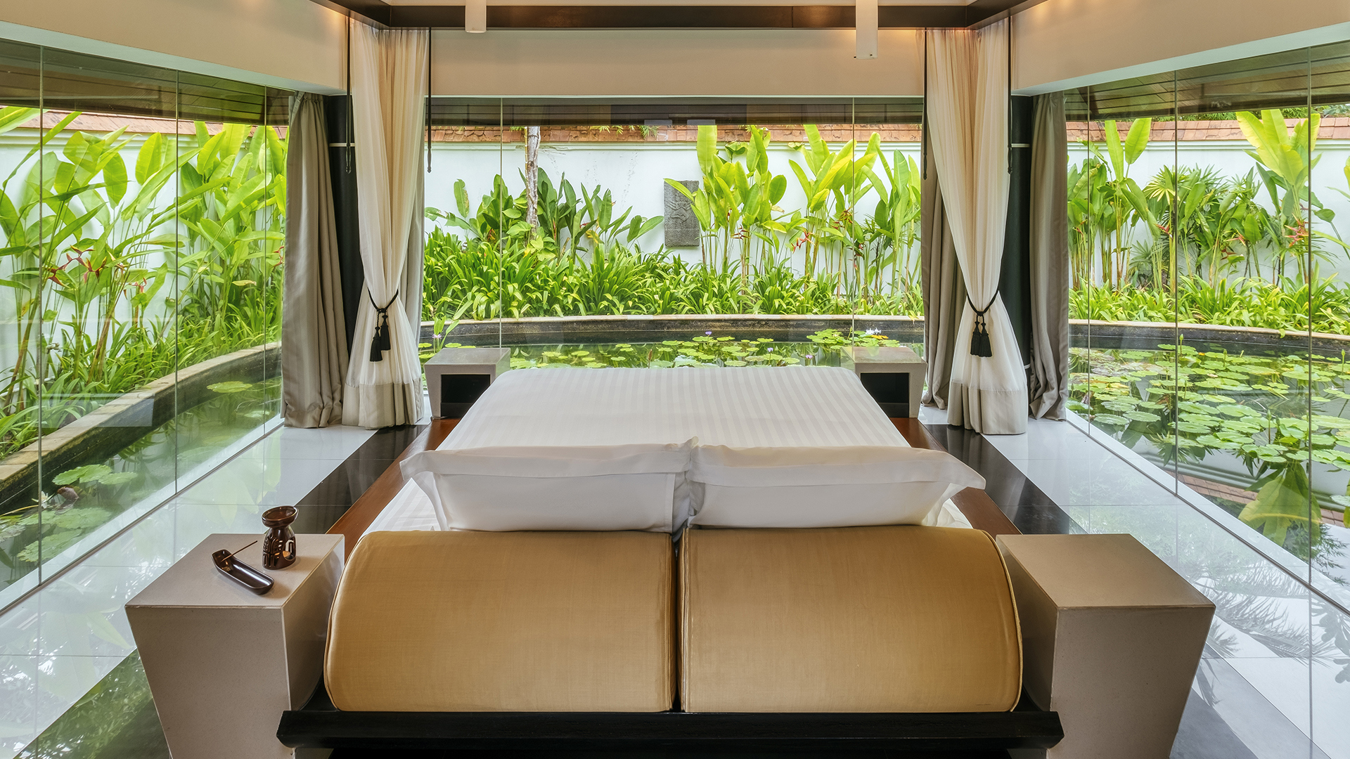  Indian Subcontinent, Far East & Australasia, Thailand, Banyan Tree Phuket, Spa Pool Villa Bedroom