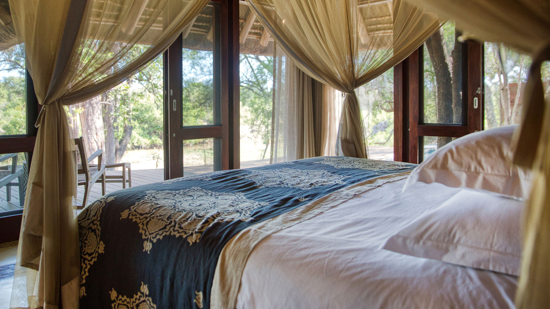  Africa, South Africa, Dulini Leadwood Lodge, Suite Bedroom