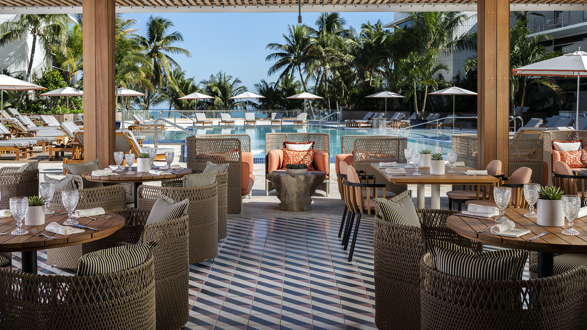  North America & Canada, Florida, Ritz-Carlton South Beach, Restaurant Patio