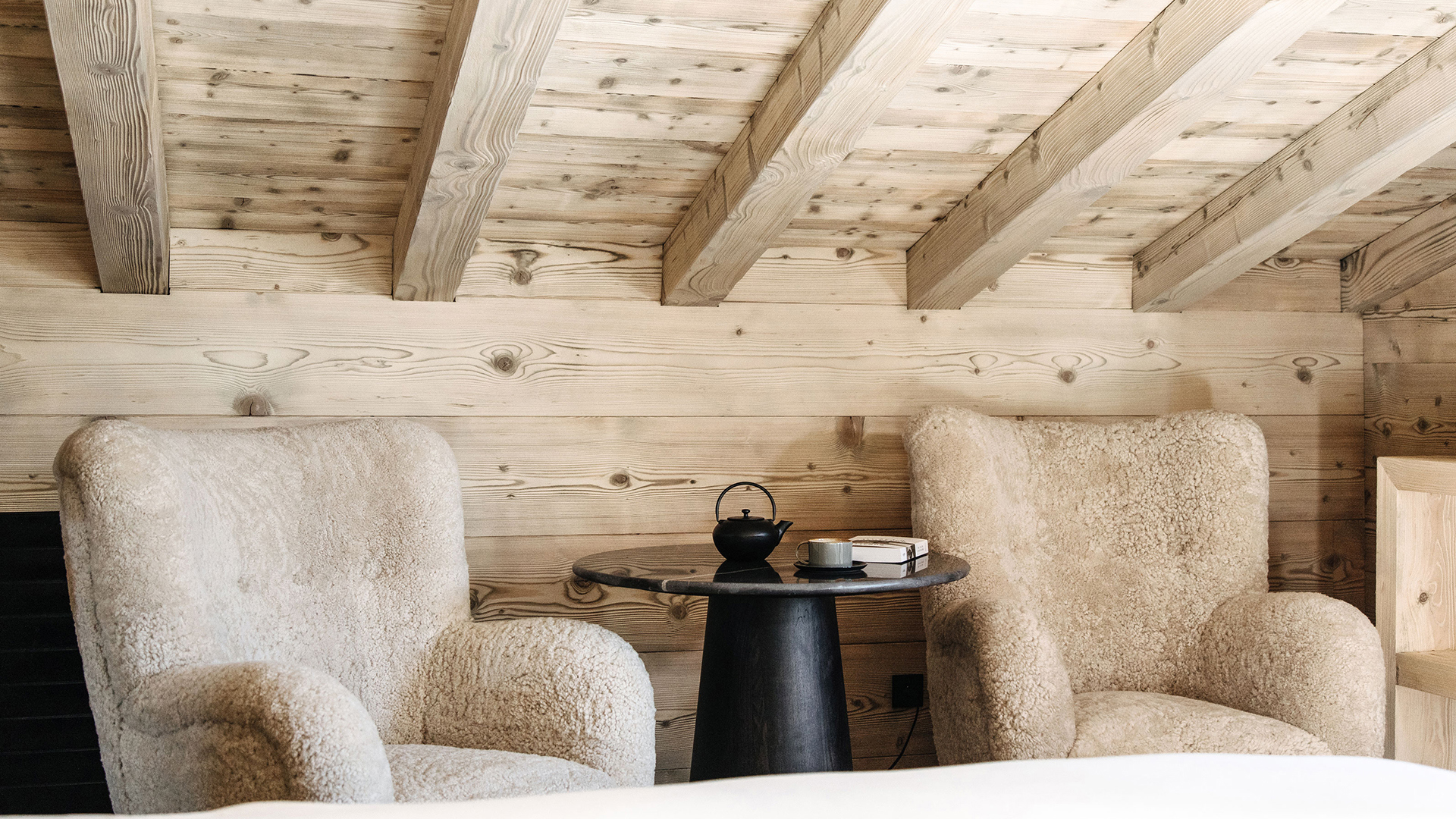 Europe Ski, France, L'Alpaga Hotel, Suite Chairs