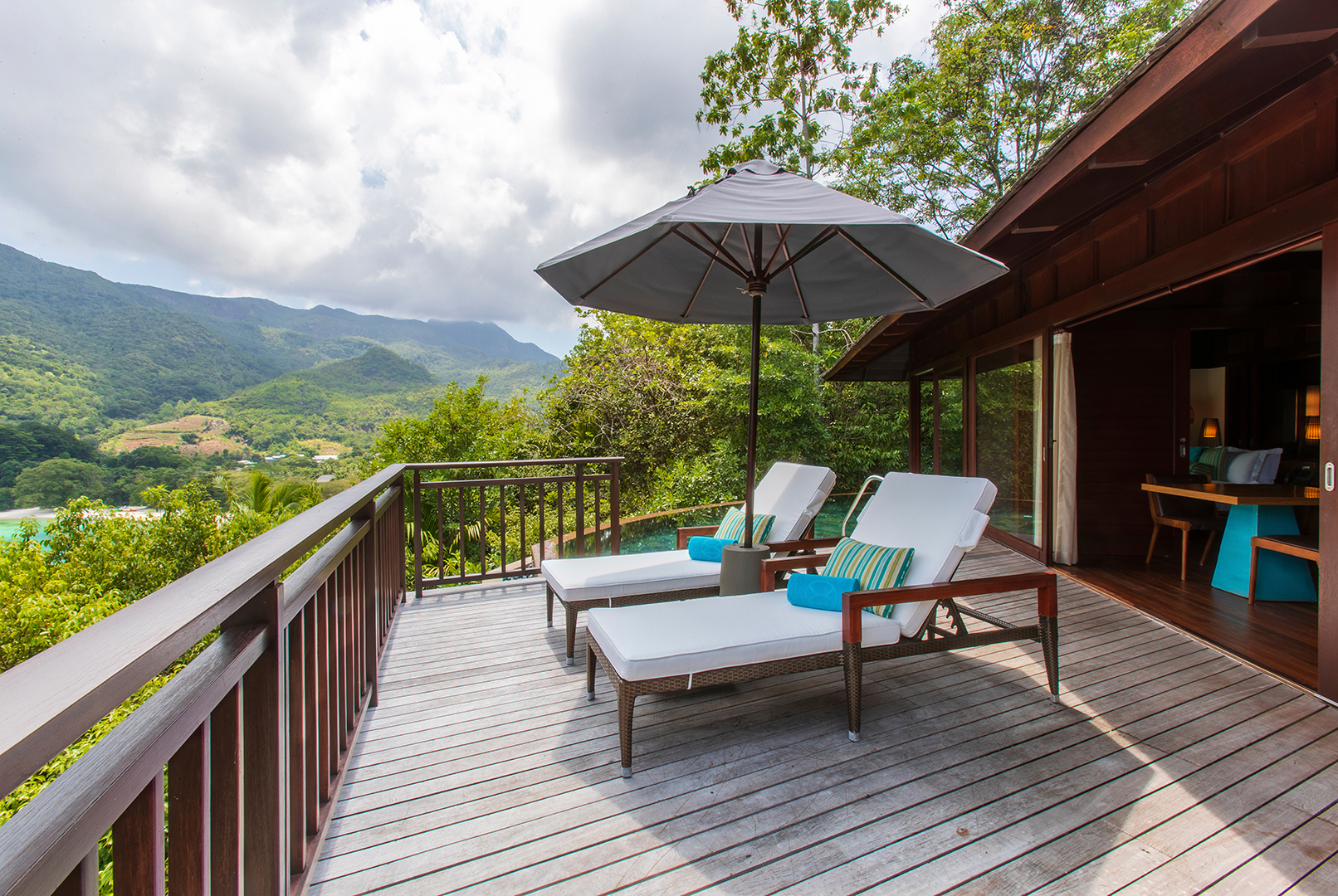 Indian Ocean, Seychelles, Constance Ephelia, Hillside villa balcony