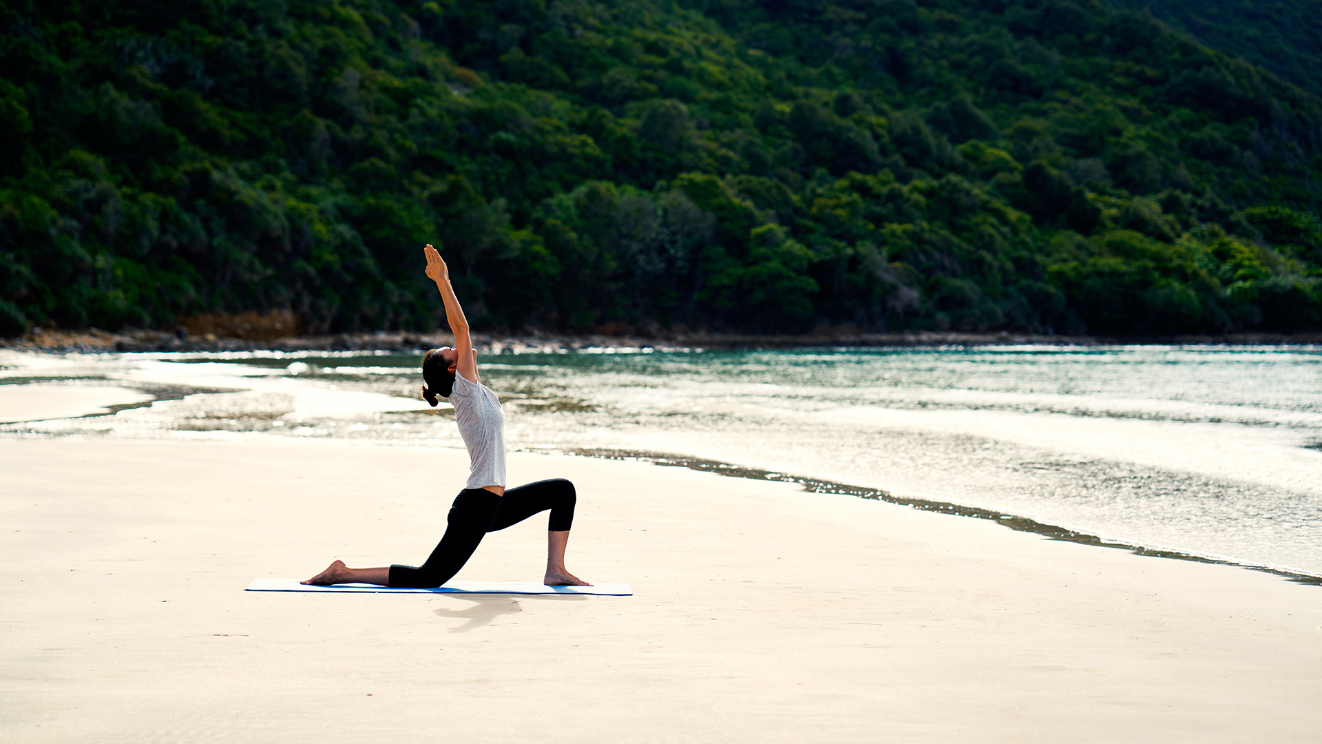  Worldwide, Vietnam, Six Senses Can Dao, Beach Yoga