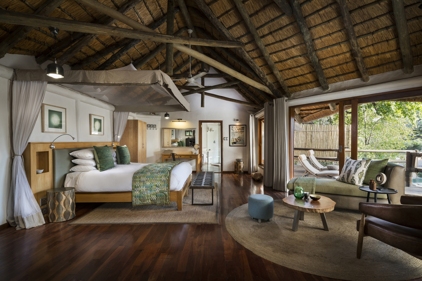  Africa, South Africa, Ulusaba Safari Lodge, River Room