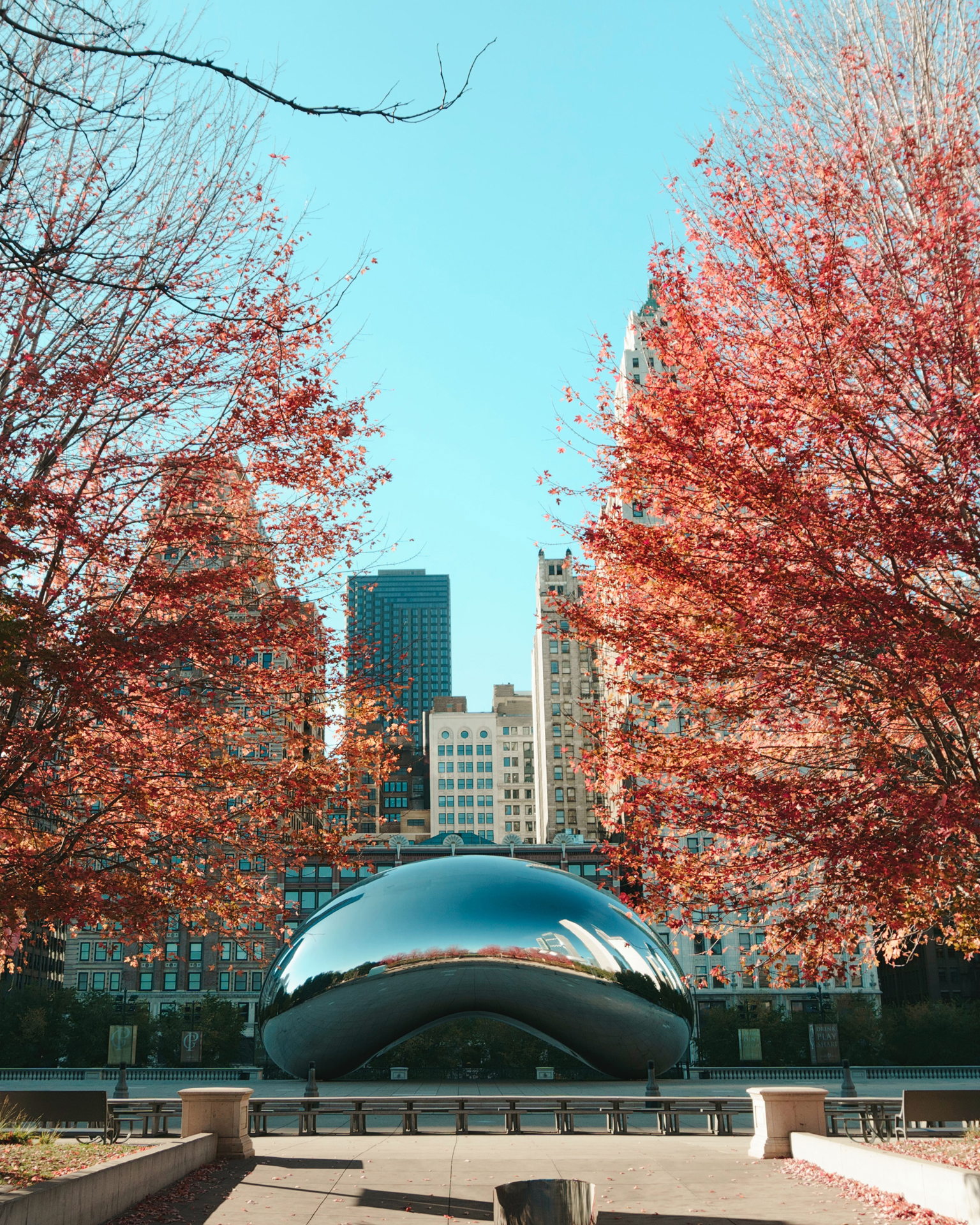 The silver reflective Cloud Gate sculpture in Chicago