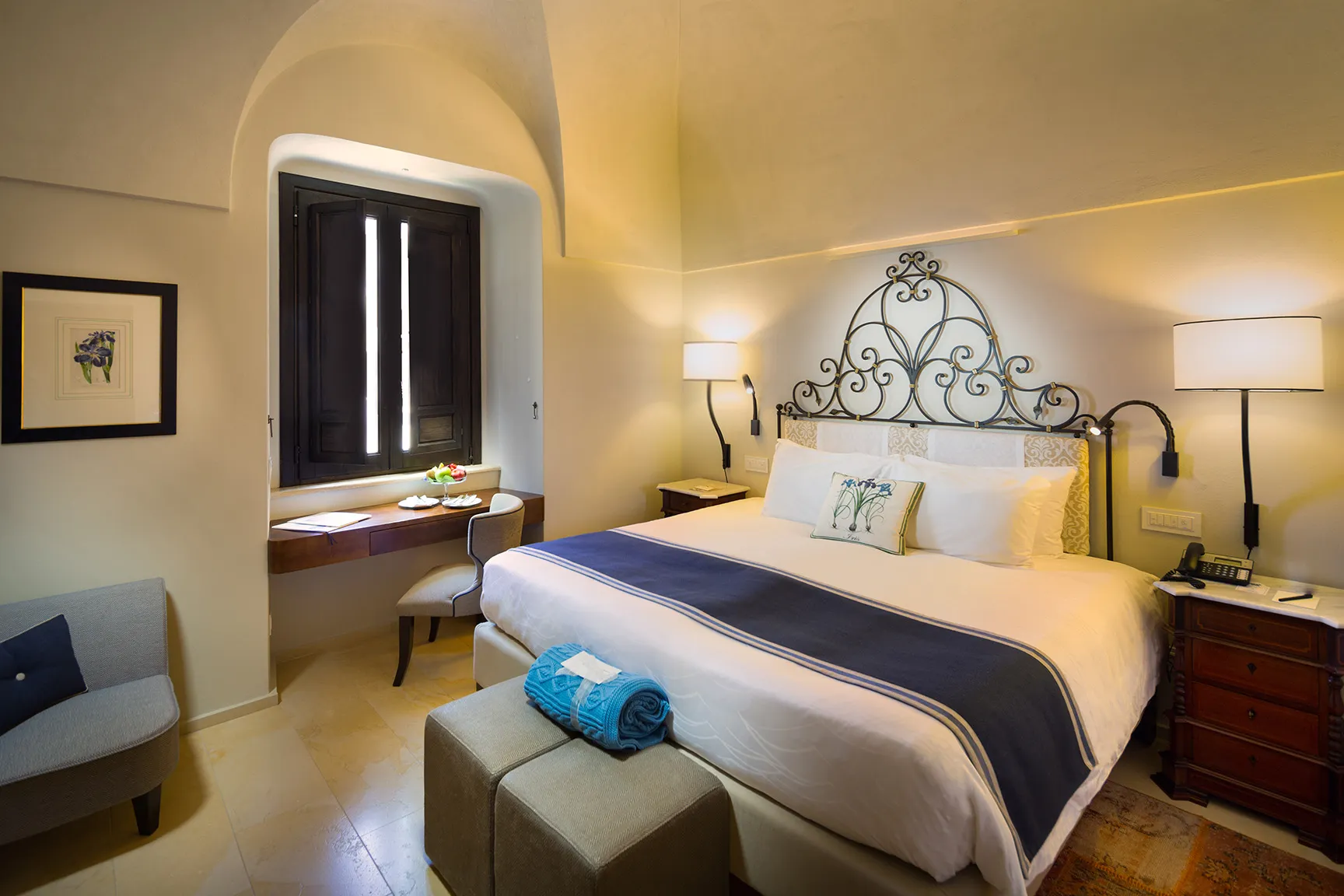 Europe, Italy, Amalfi Coast, Monastero Santa Rosa, bedroom