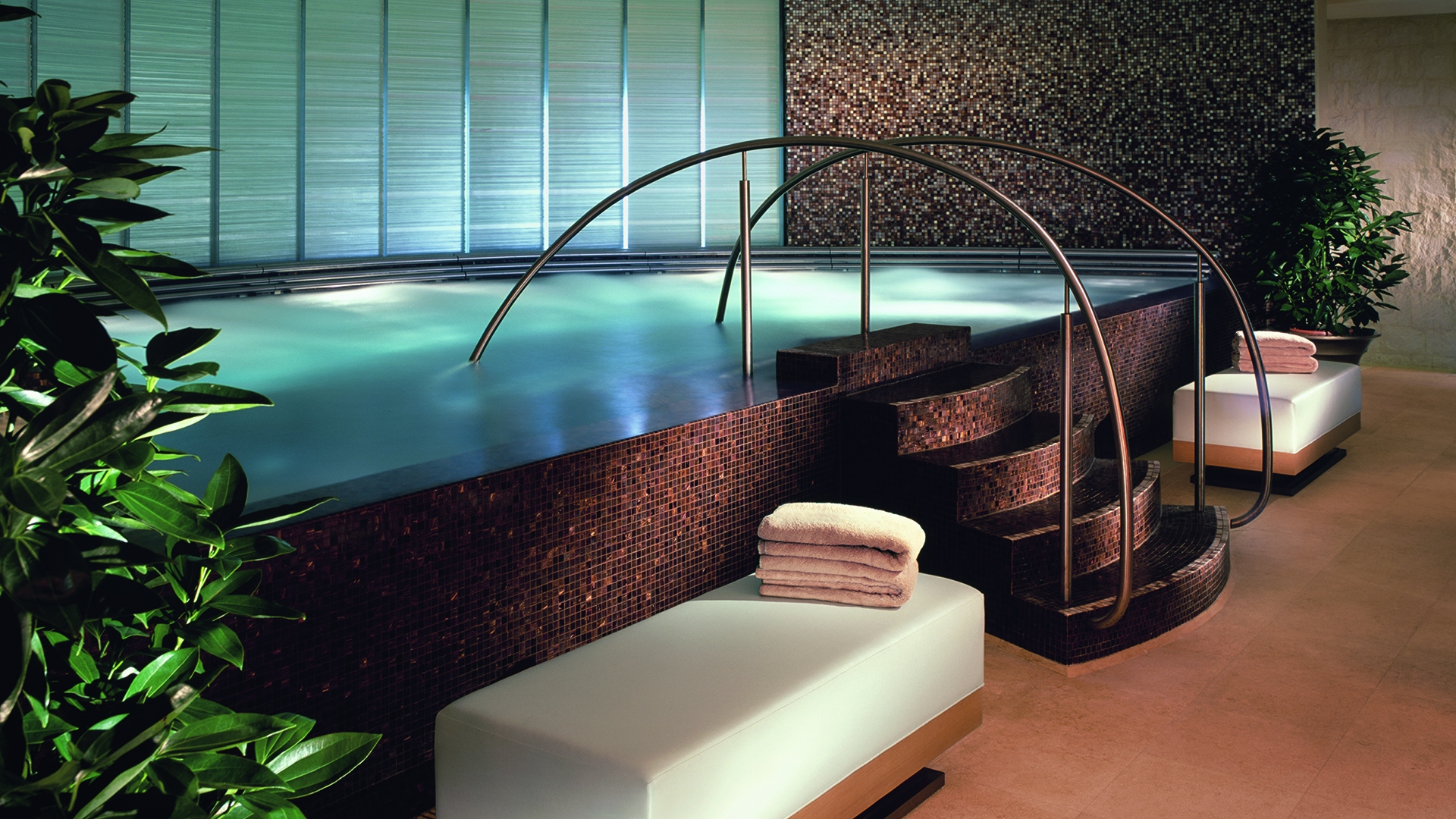 Asia, Hong Kong, Four Seasons Hotel Hong Kong, Pool