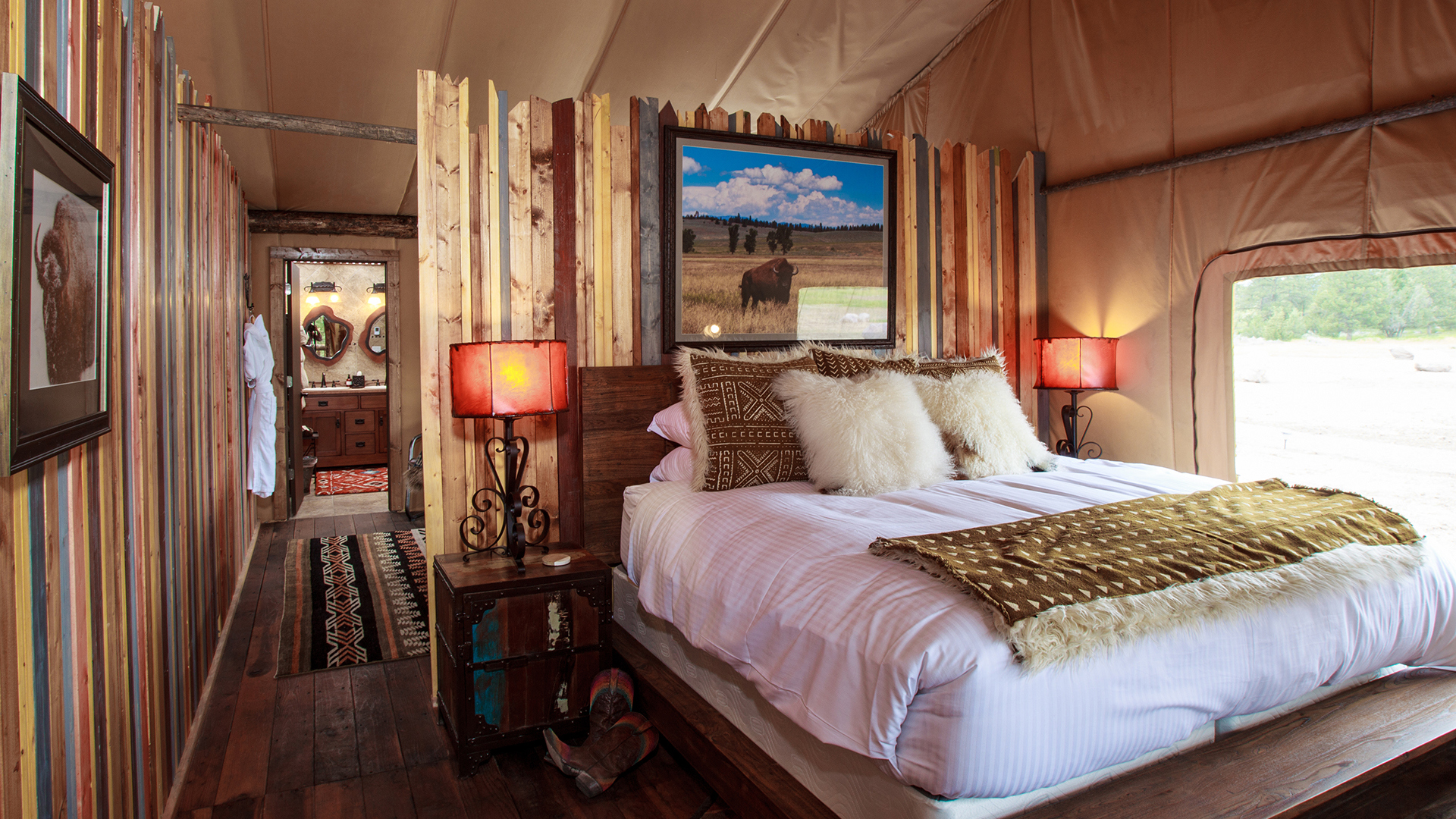  USA, Luxury Montana Holidays, The Resort at Paws Up, North Bank Bedroom