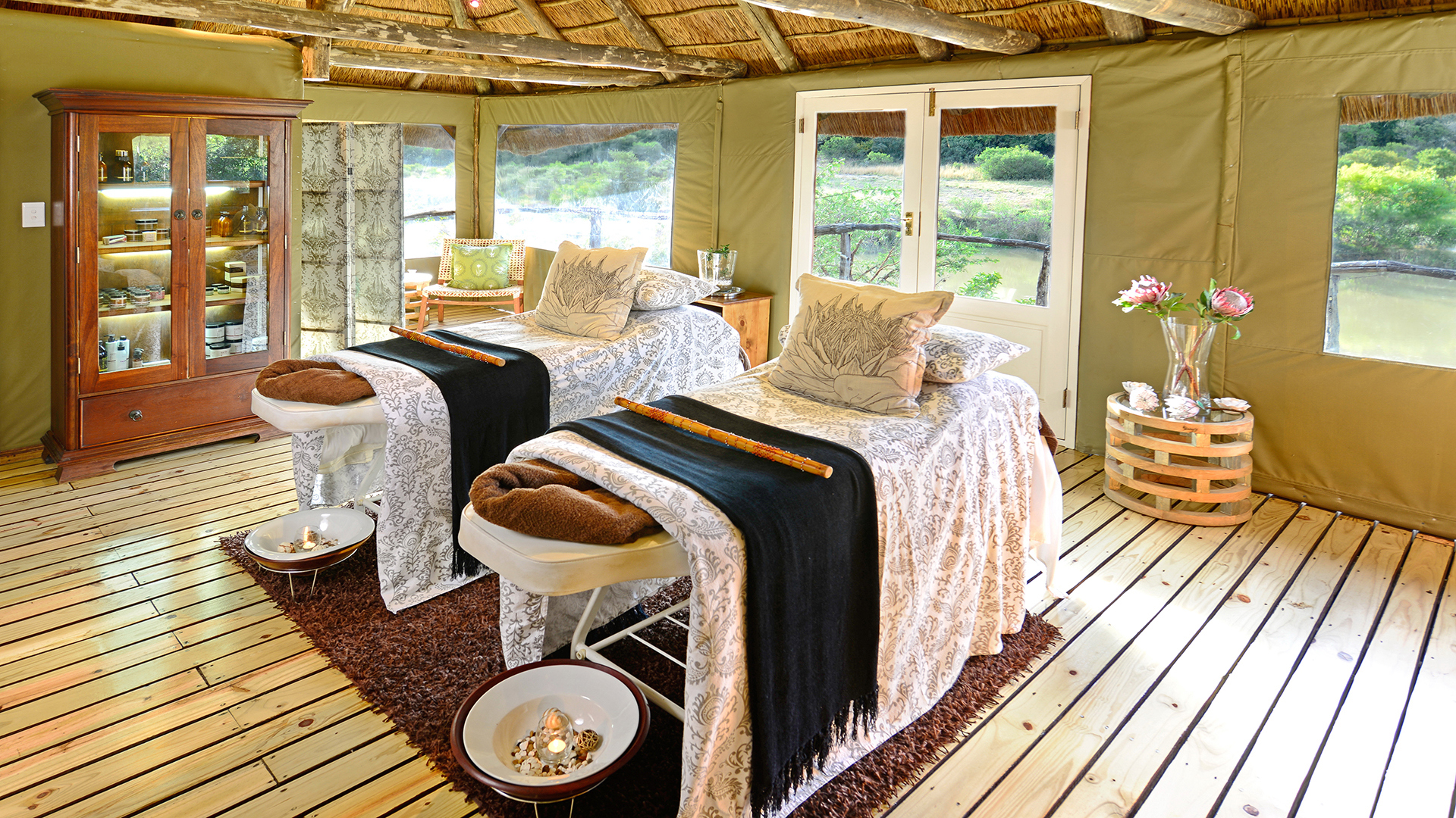  Africa, South Africa, Bayethe Tented Lodge at Shamwari Private Game Reserve, Spa