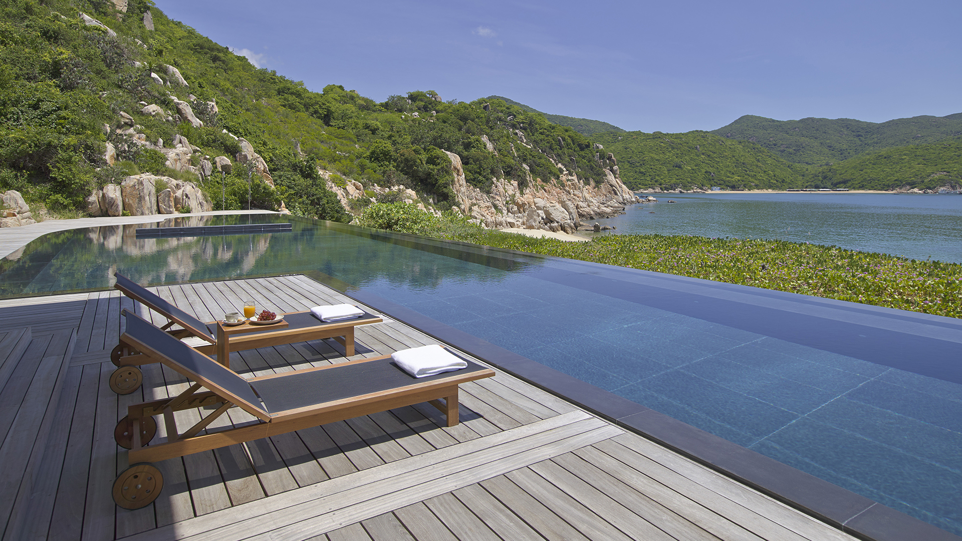  Worldwide, Vietnam, Amano'i, Beach Club Swimming Pool