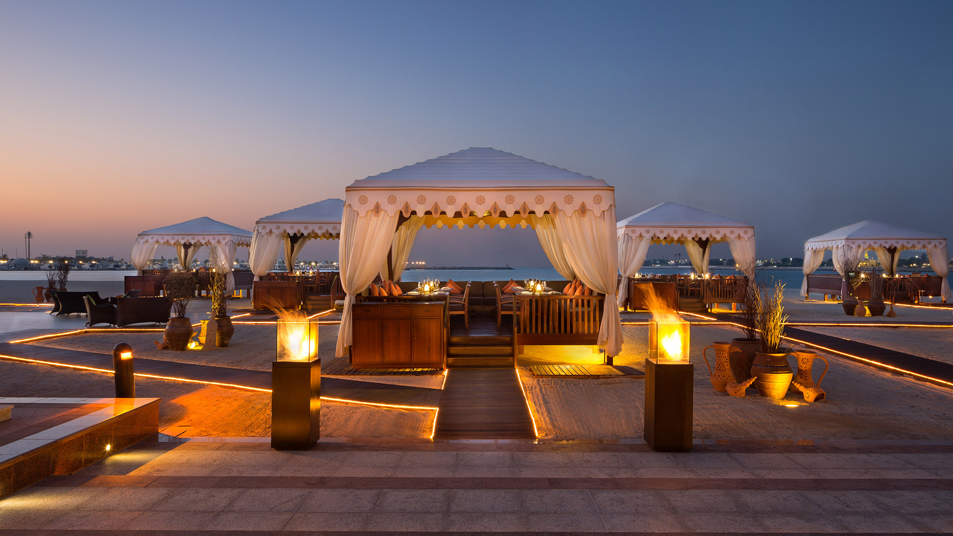Arab Emirates, Abu Dhabi, The Emirates Palace, BBQ Beach Al Qasr