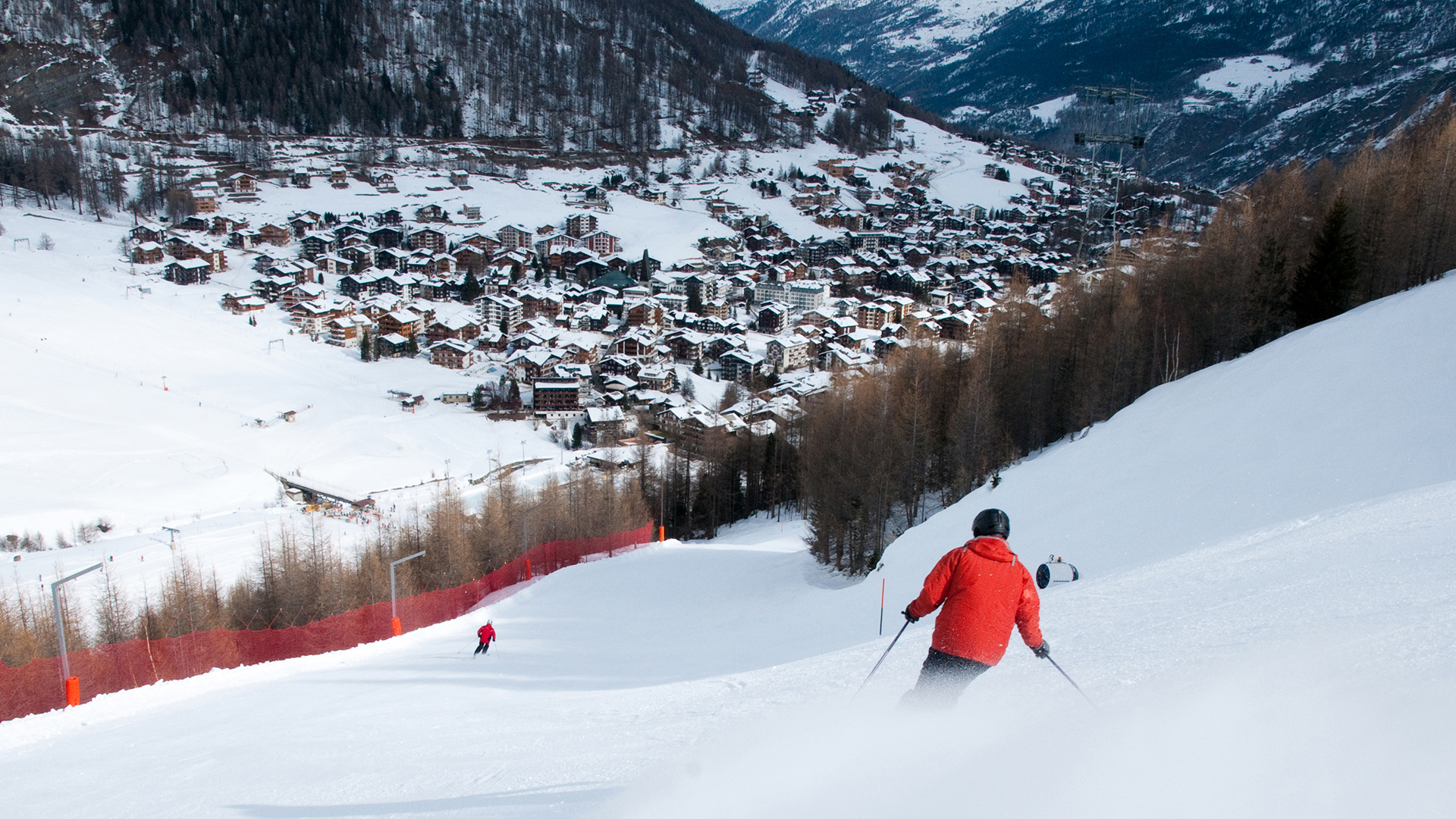 Luxury Ski & Snow, Saas Fee, Skiers heading down slope