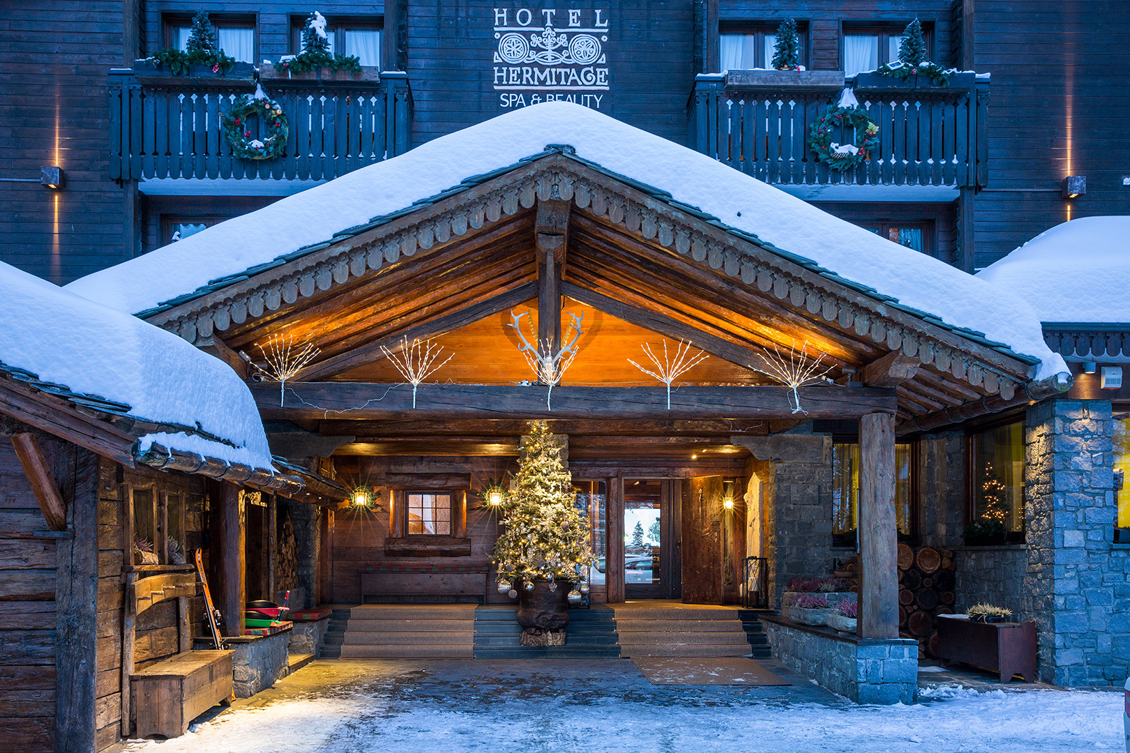 Ski & Snow, Cervinia, Italy, Hotel Hermitage, Entrance