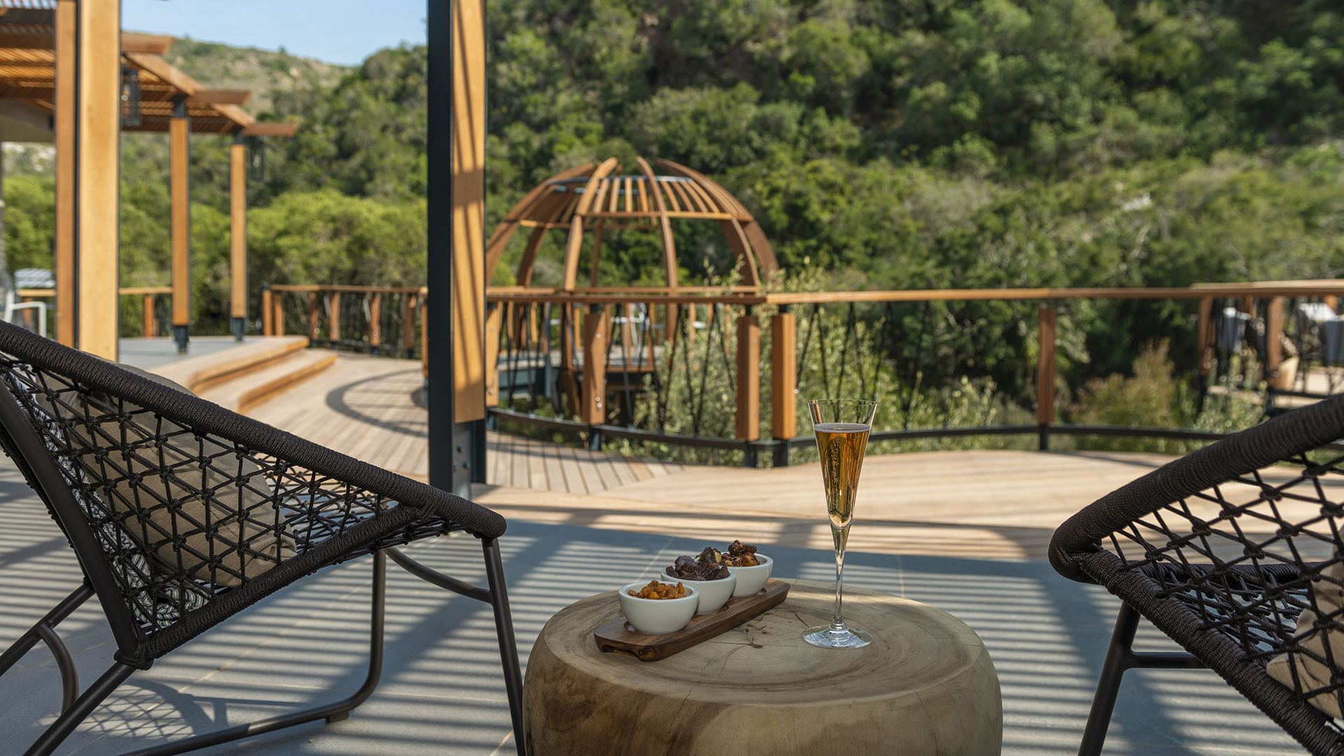 Africa, South Africa, Eagles Crag at Shamwari Private Game Reserve, Deck view