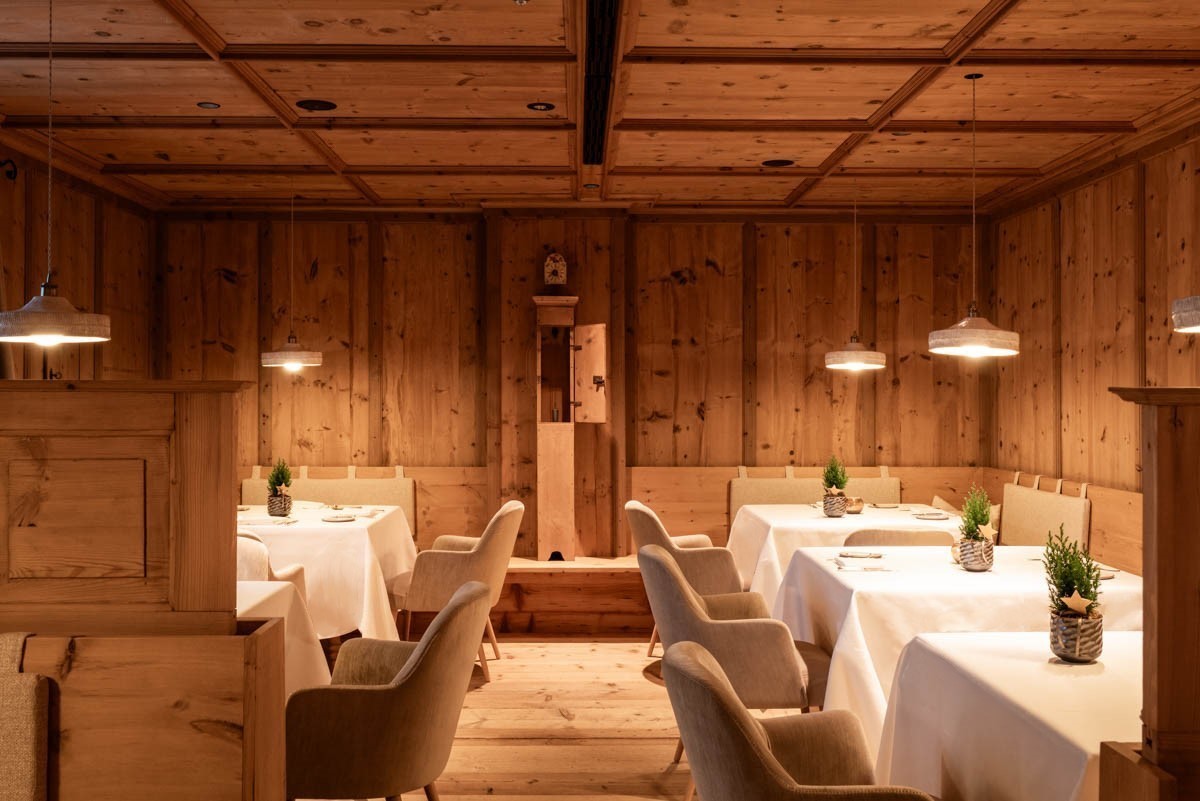 Europe Ski, Italy, Gardena Grodnehof, dining tables in restaurant