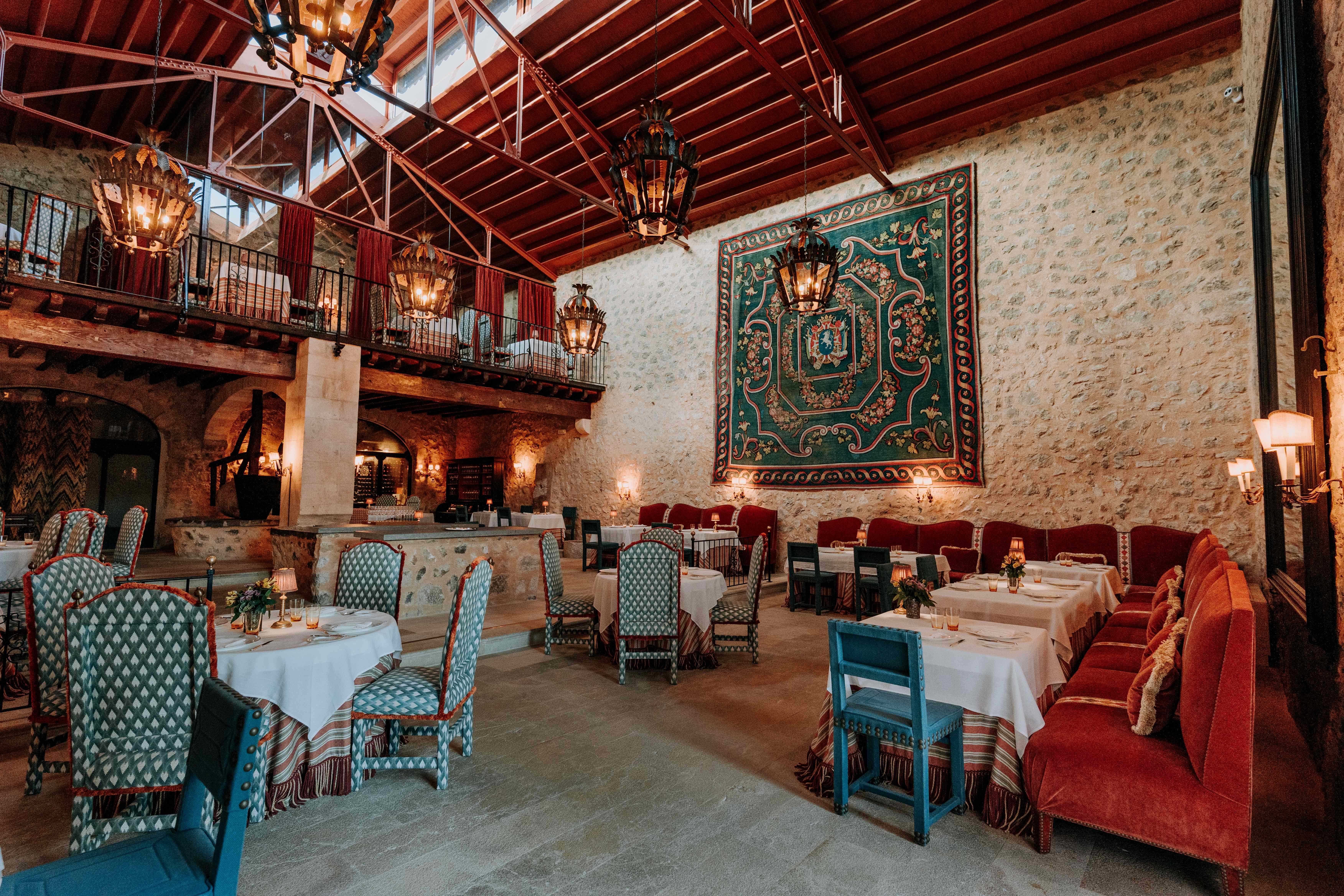 Mar & Duix restaurant interior with tables and wall hanging