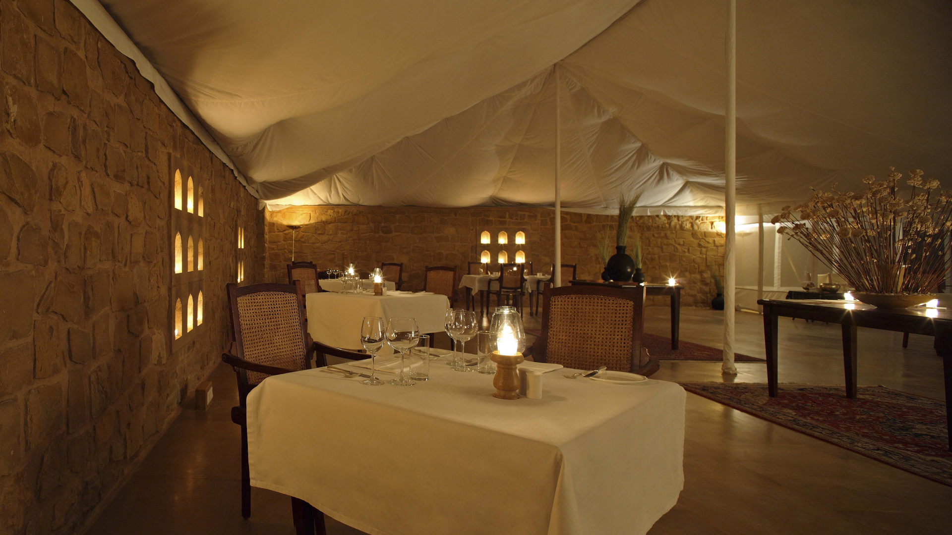 Worldwide, India, The serai, restaurant