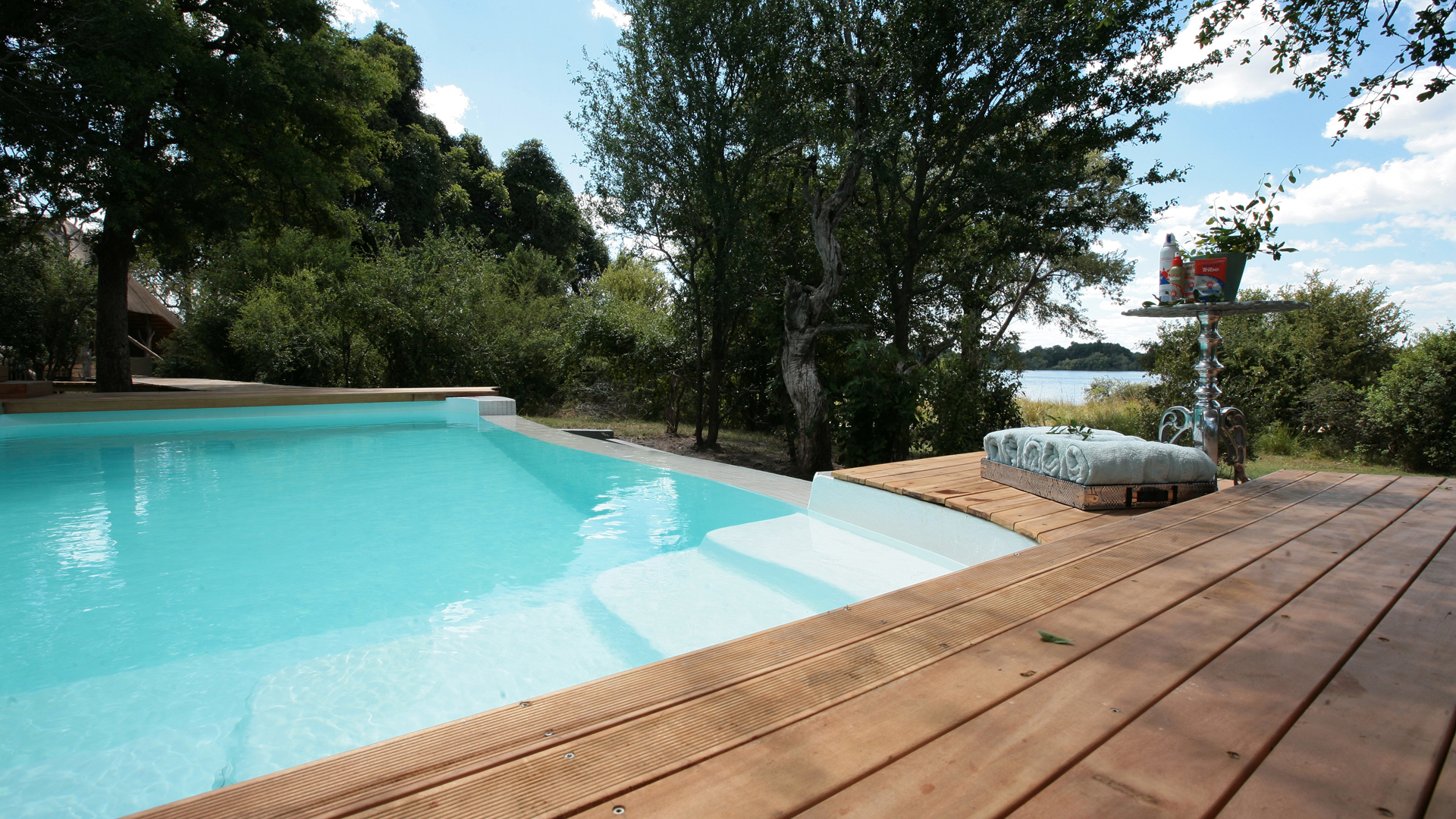  Africa, Zimbabwe, Victoria Falls River Lodge, Infinity pool